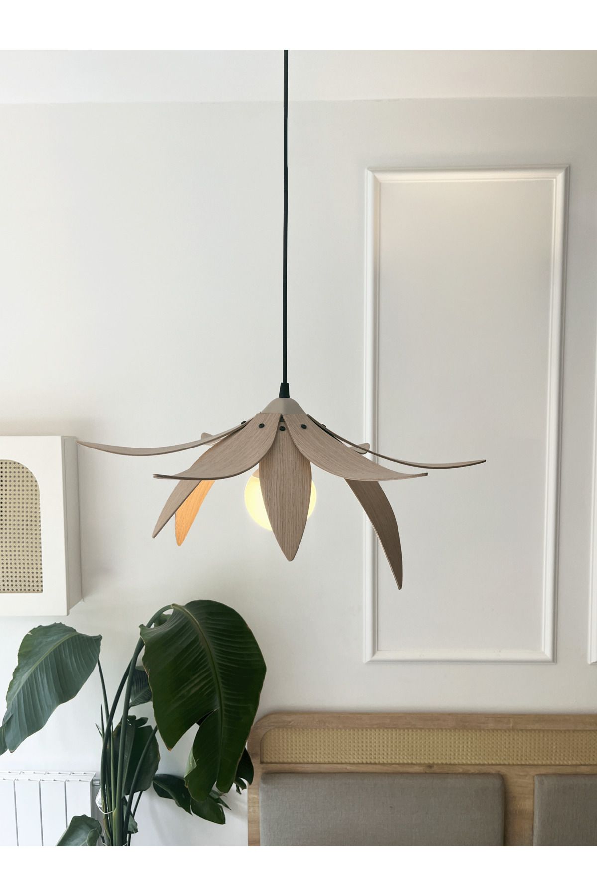 Fagus Wood Lotus Avize – Ahşap Modern ve Minimal Tasarım Avize, İskandinav Salon ve Oturma Odası Aydınlatması
