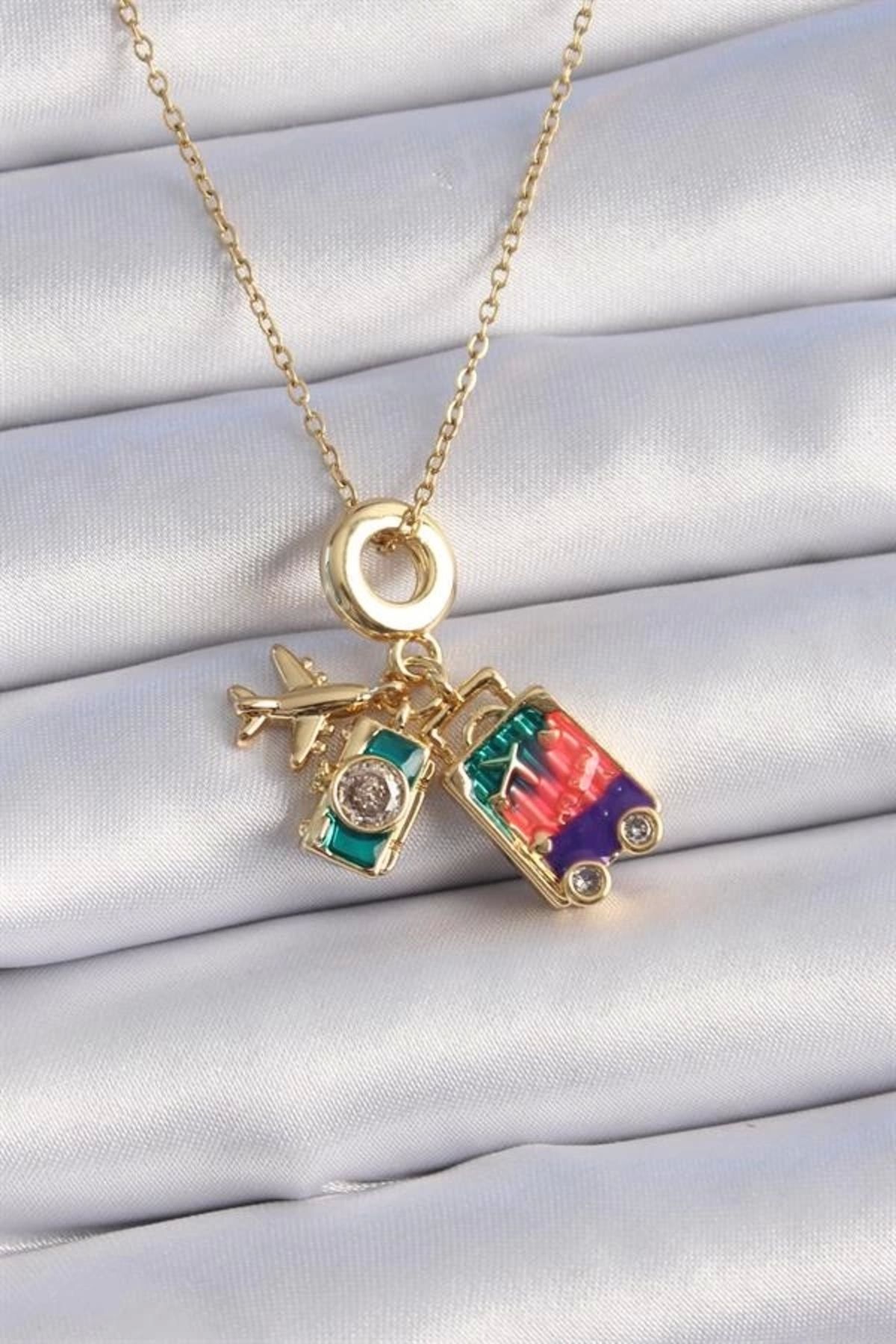 Lale Moda 316L Çelik Gold Renk Zirkon Taşlı Uçak Bavul Figür Charm Model Kadın Kolye