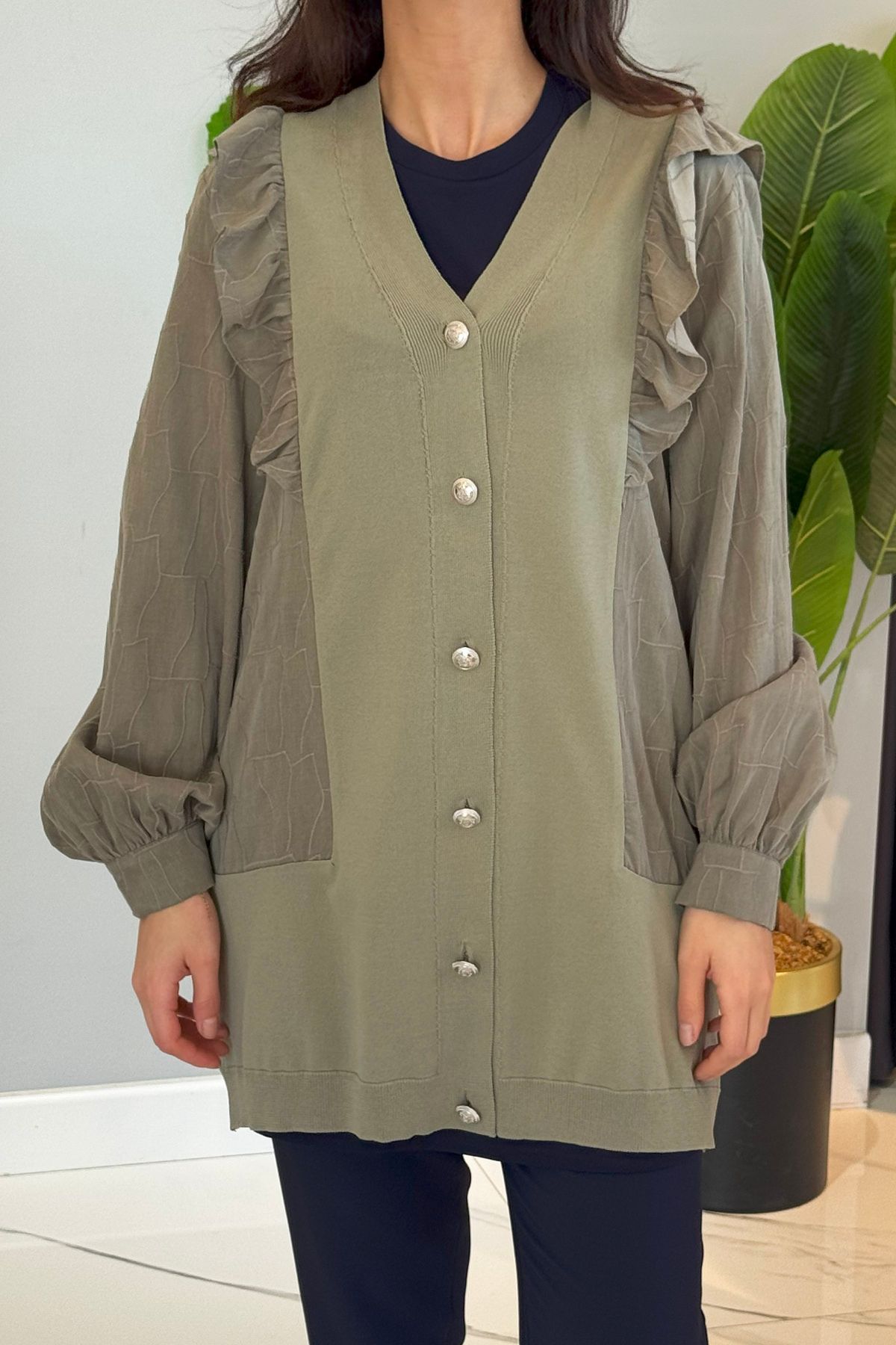 Nuss-Ruffle Detail Buttoned Cardigan 6051 Thyme 5