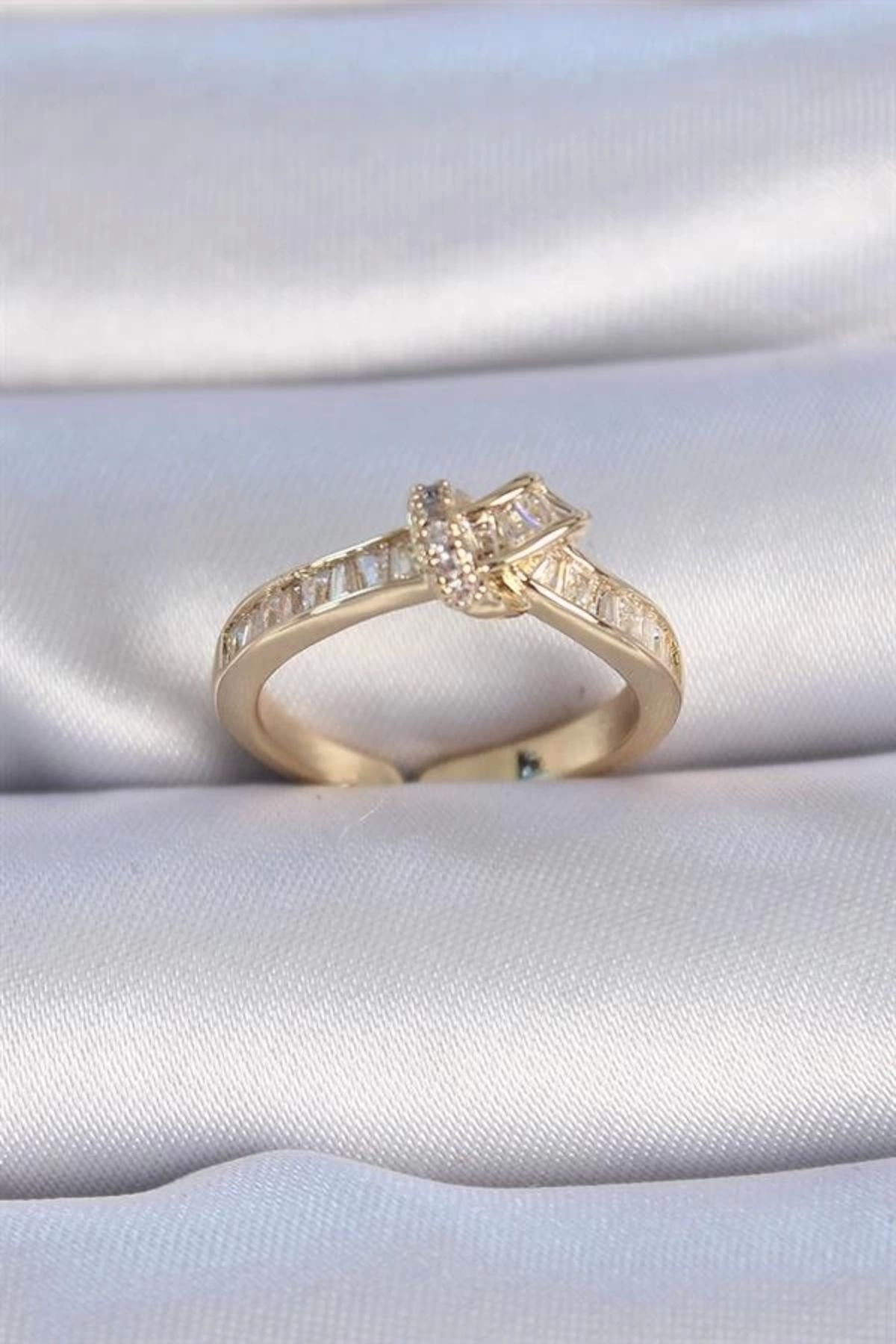 Lale Moda Pirinç Gold Renk Zirkon Taşlı Düğüm Model Kadın Yüzük
