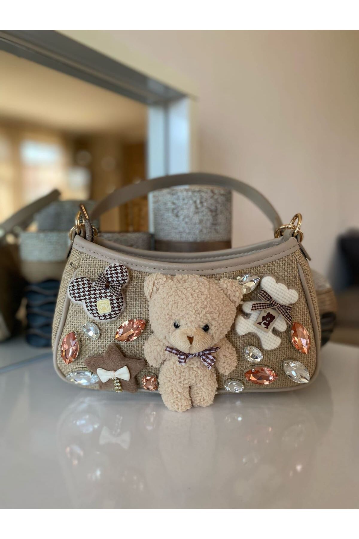 obenbags Peluş Ayıcık ve Taş Süslemeli Kadın Çanta – Tatlı ve Işıltılı Bir Stil