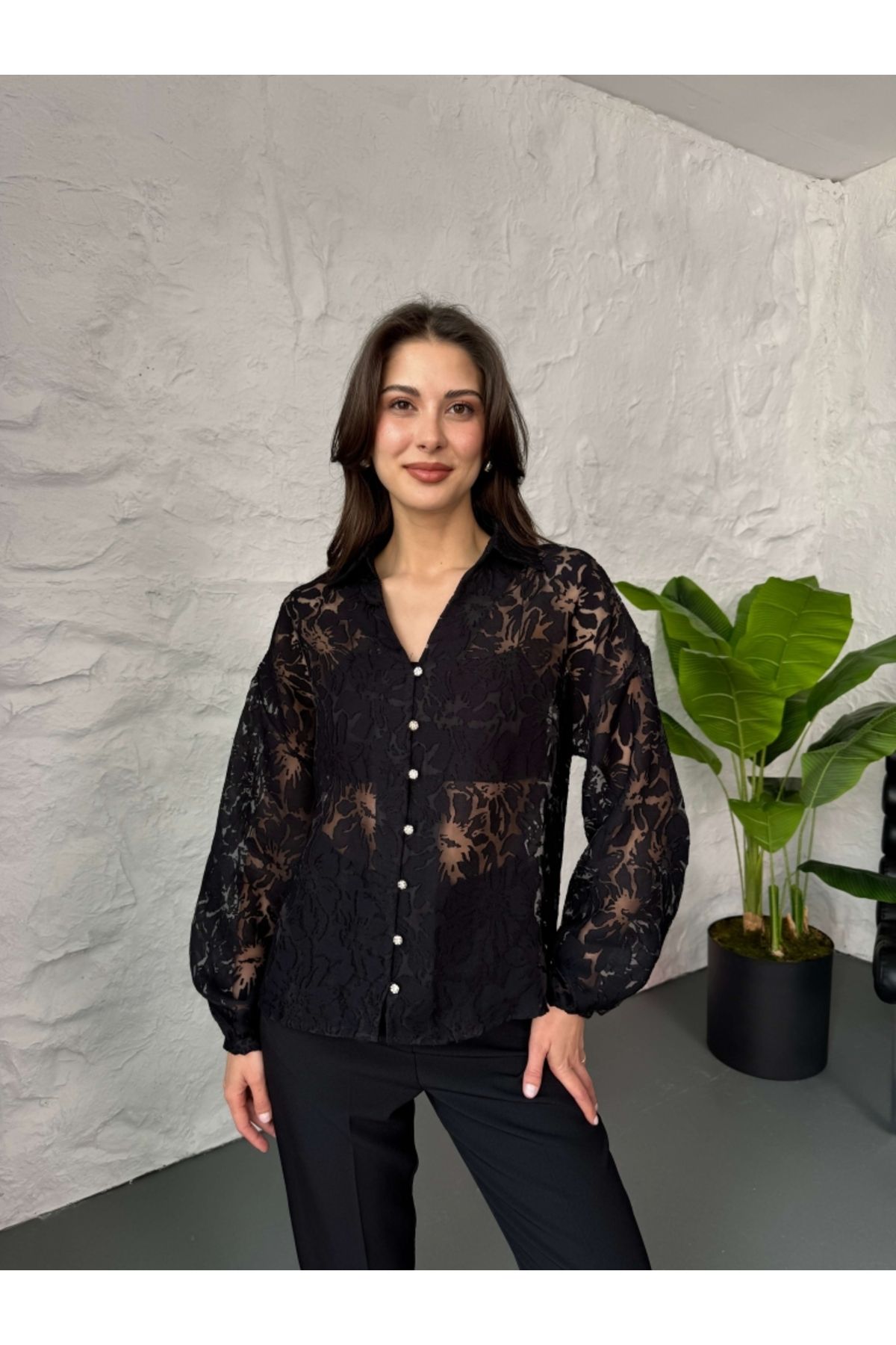 Elif Özbey Butik Siyah Çiçekli Transparan Gömlek