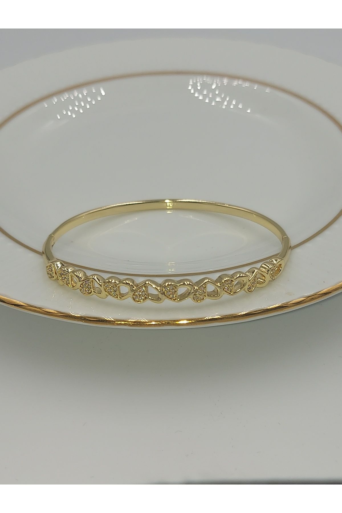 XUPING JEWELRY Xupıng Kalp Detaylı Altın Renk Çelik Kelepçe Bileklik