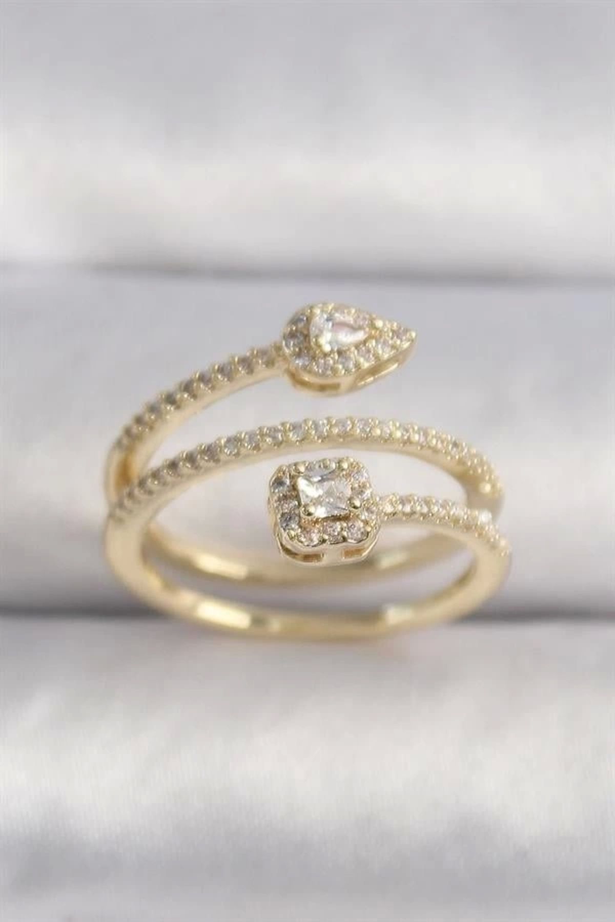 Lale Moda Pirinç Gold Renk Zirkon Taşlı Ok Model VIP Seri Kadın Yüzük