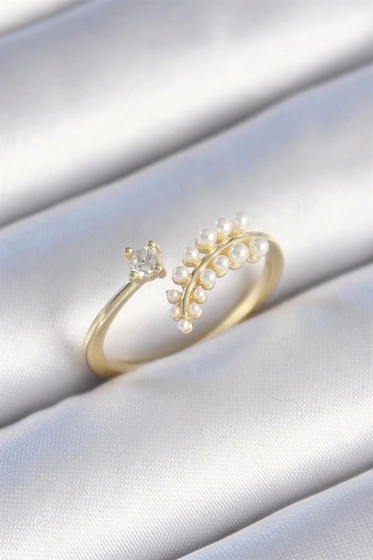 Lale Moda Pirinç Gold Renk Zirkon Taşlı İncili Yaprak Model Kadın Yüzük