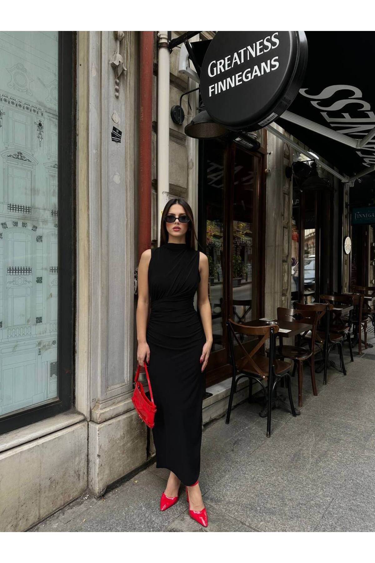 LE CARAMBOLE Kadın Siyah Sandy Kumaş Drabe Yaka Astarlı Arkası Yırtmaçlı Uzun Elbise