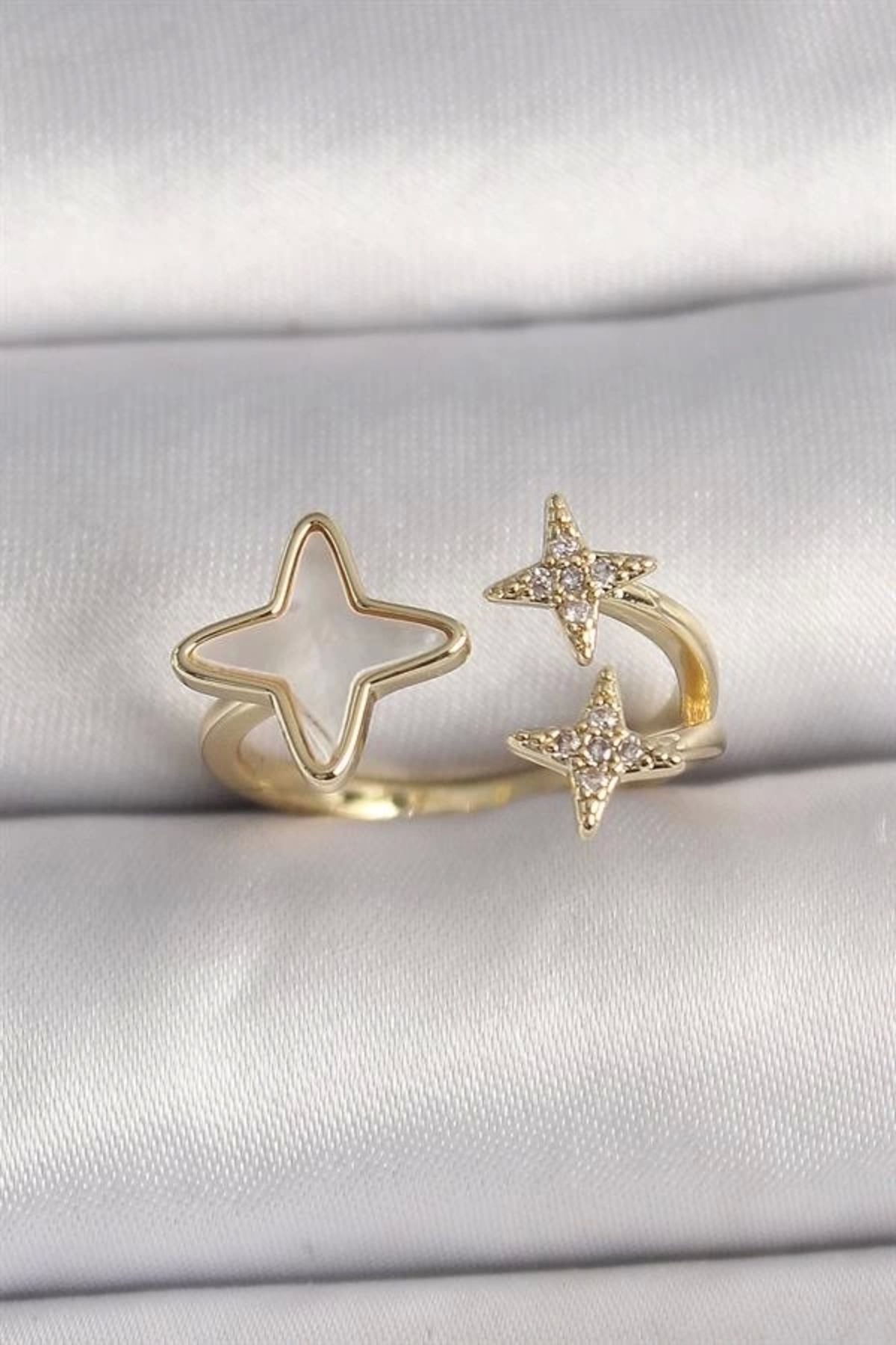 Lale Moda Pirinç Gold Renk Zirkon Taşlı Beyaz Mineli Zirkon Taşlı Ayarlanabilir Yüzük