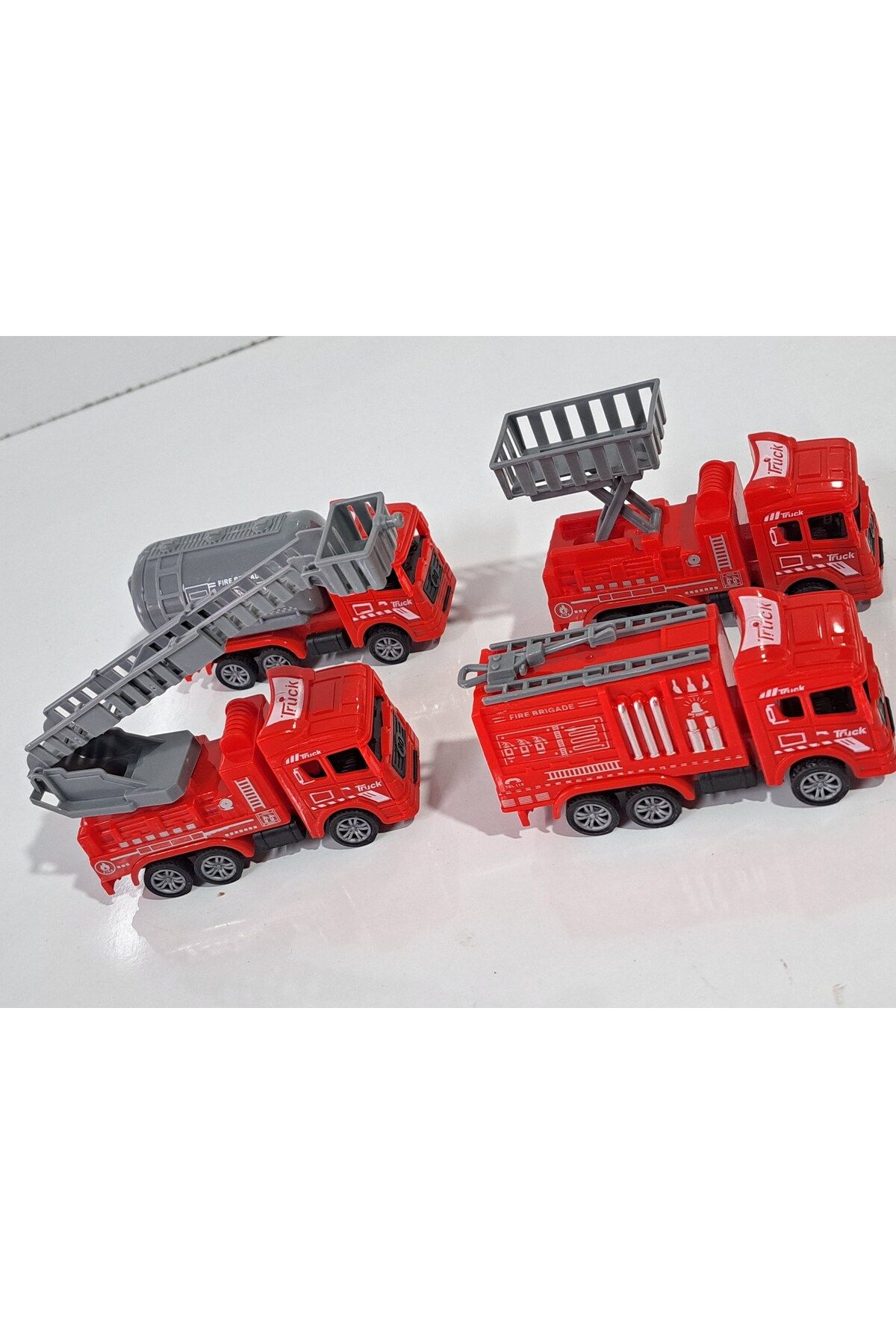 ALYTOYS OYUNCAK ARABALAR 4 adet çekbırak motorlu İTFAİYE SETİ herbiri 11x5cm 4 model