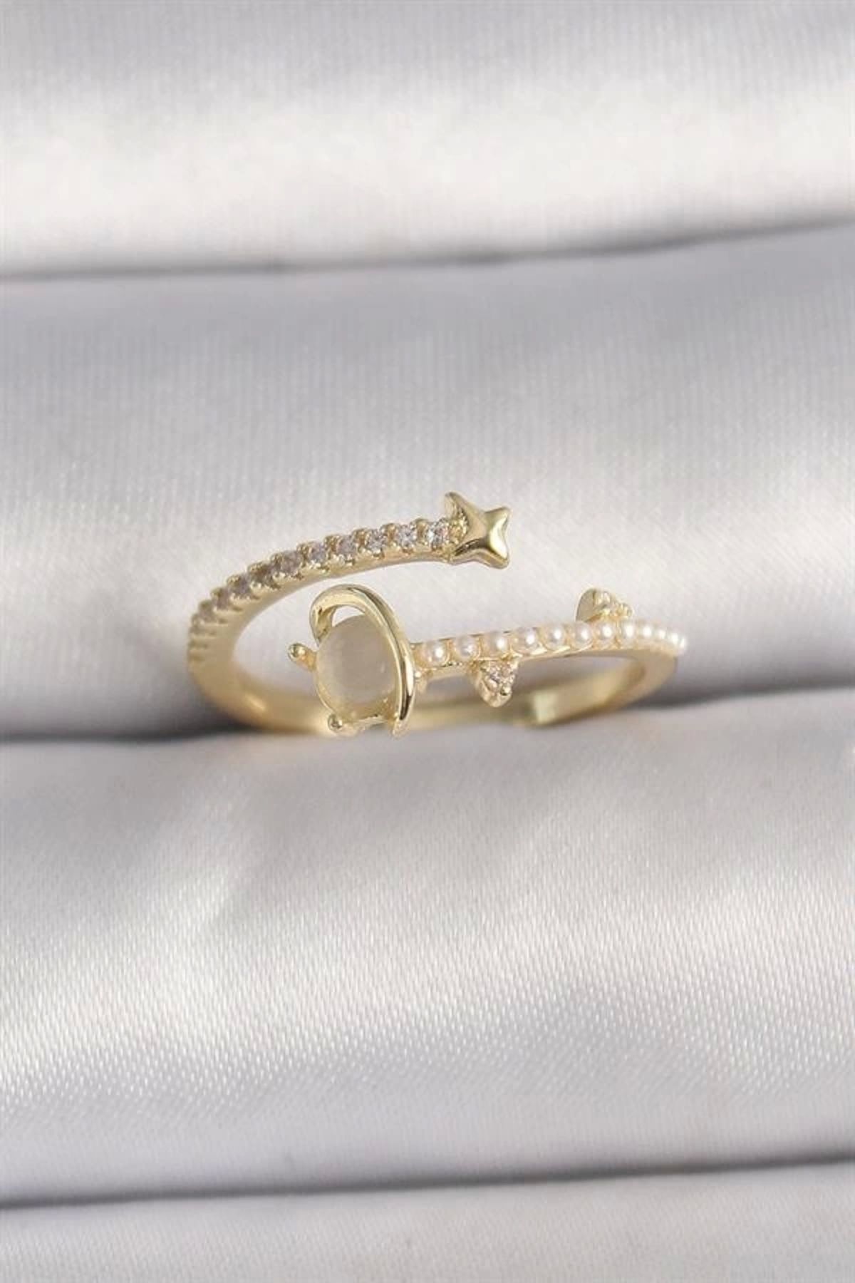 Lale Moda Pirinç Gold Renk Zirkon Taşlı Beyaz Mineli Yıldız Detaylı Ayarlanabilir Kadın Yüzük