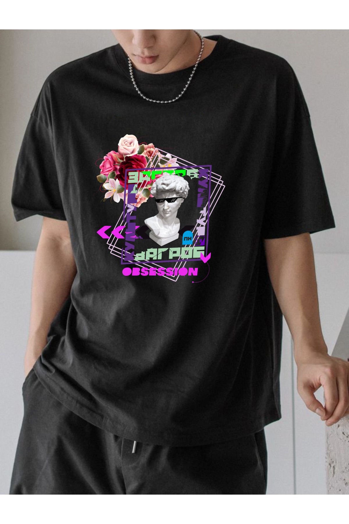 Store Unisex Özel Tasarım Siyah Heykel Baskılı T-Shirt