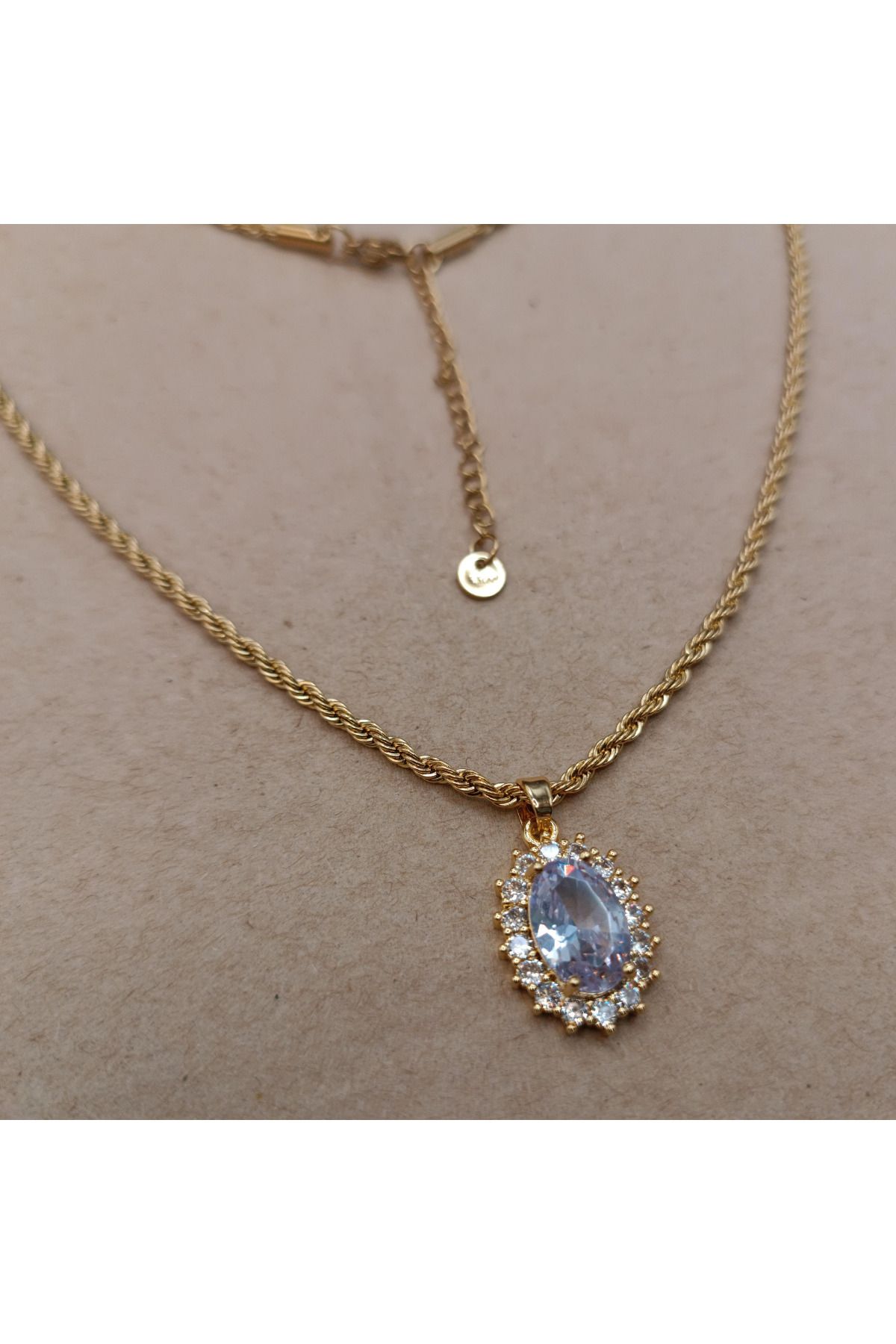 hazemy Zarafetin Işıltısı Oval Kesim Taşlı Gold Çelik Kolye
