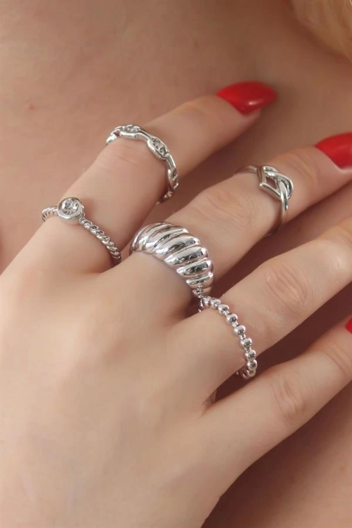Lale Moda Gümüş Renk Kalp Figür Sarmal Model Zirkon Taşlı Yüzük Kombin