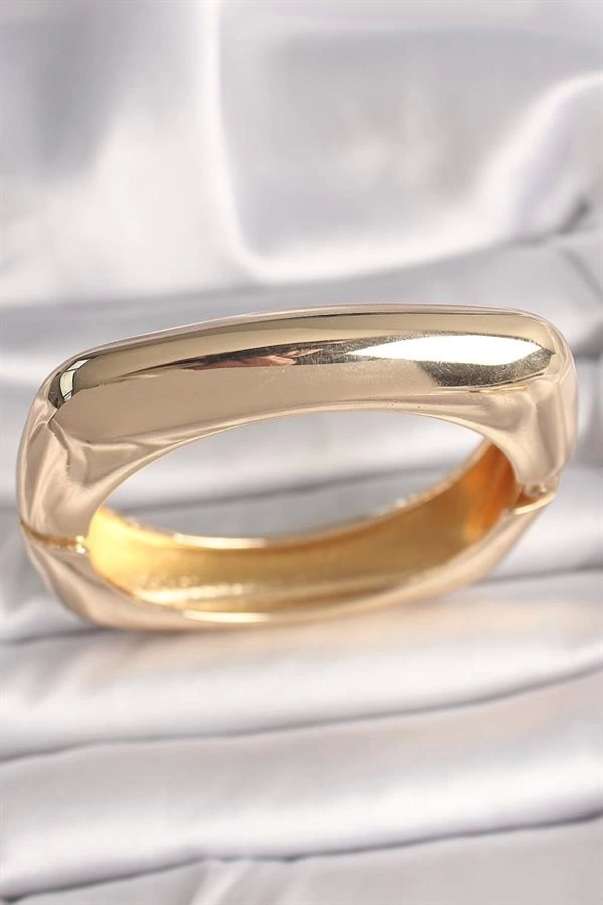 Lale Moda Pirinç Gold Renk Kare Model Kadın Kelpeçe
