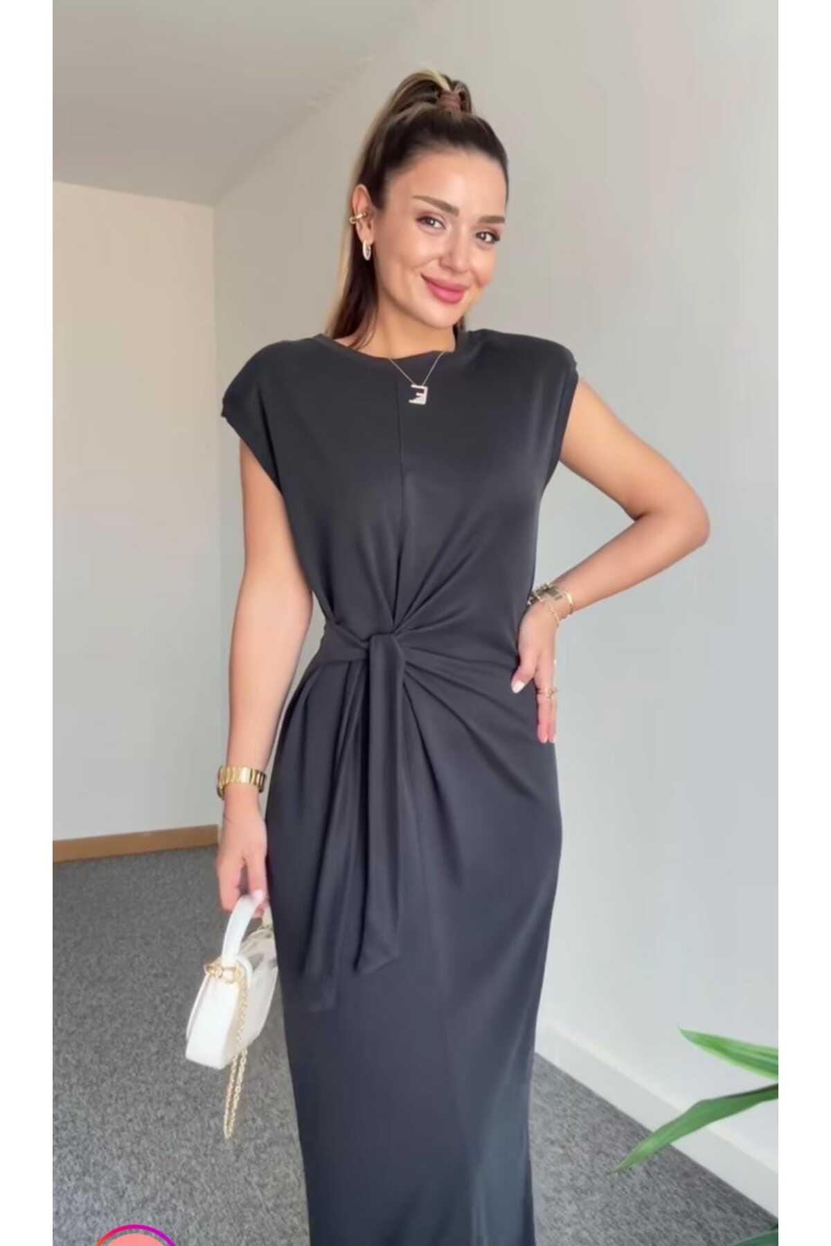 Lovia Minimal Tarz Bağlama Detaylı Siyah Yazlık Elbise