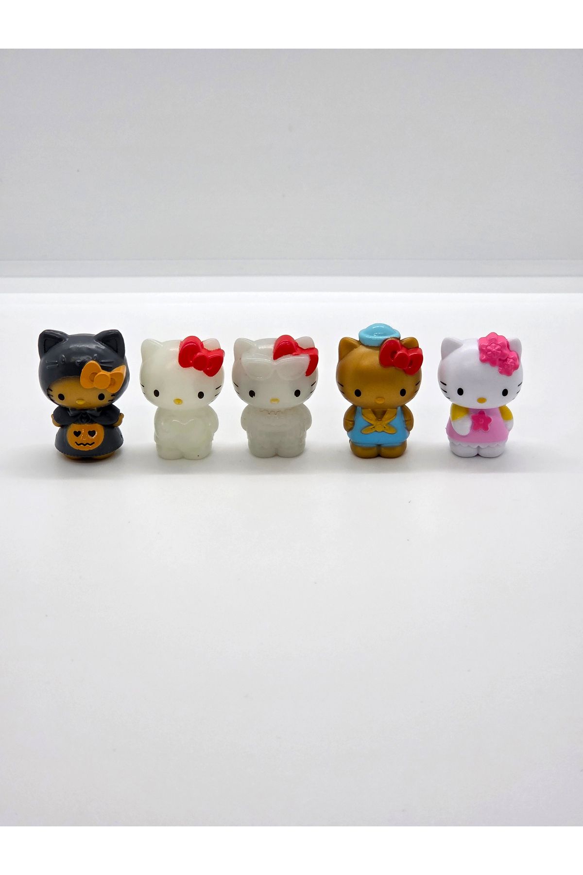 Hello Kitty 5 Adet Mini Figür ( 2 Adet Gece Parlayan )