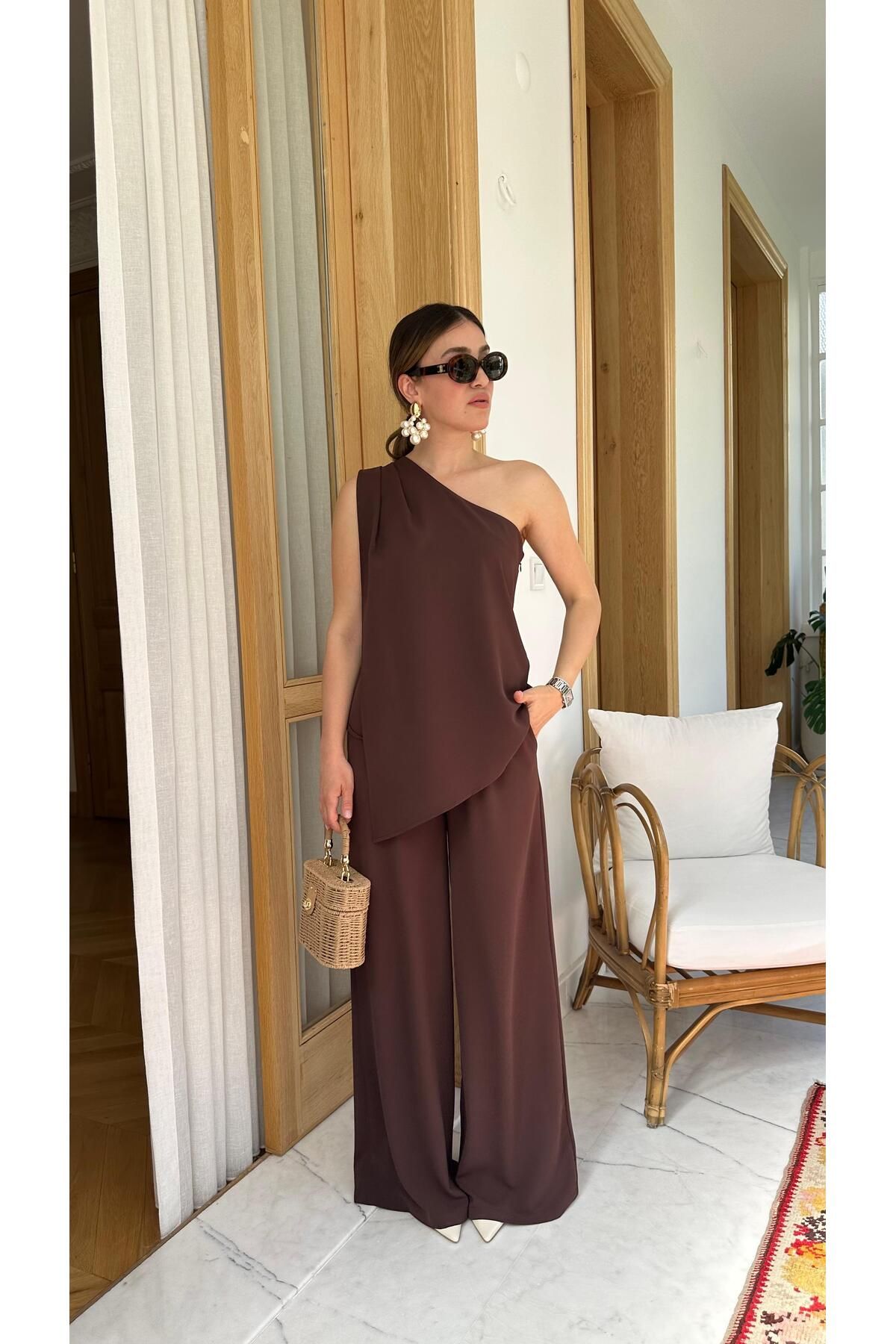 Askı Nişantaşı Kahve Tek Kol Bluz Pantolon Takım