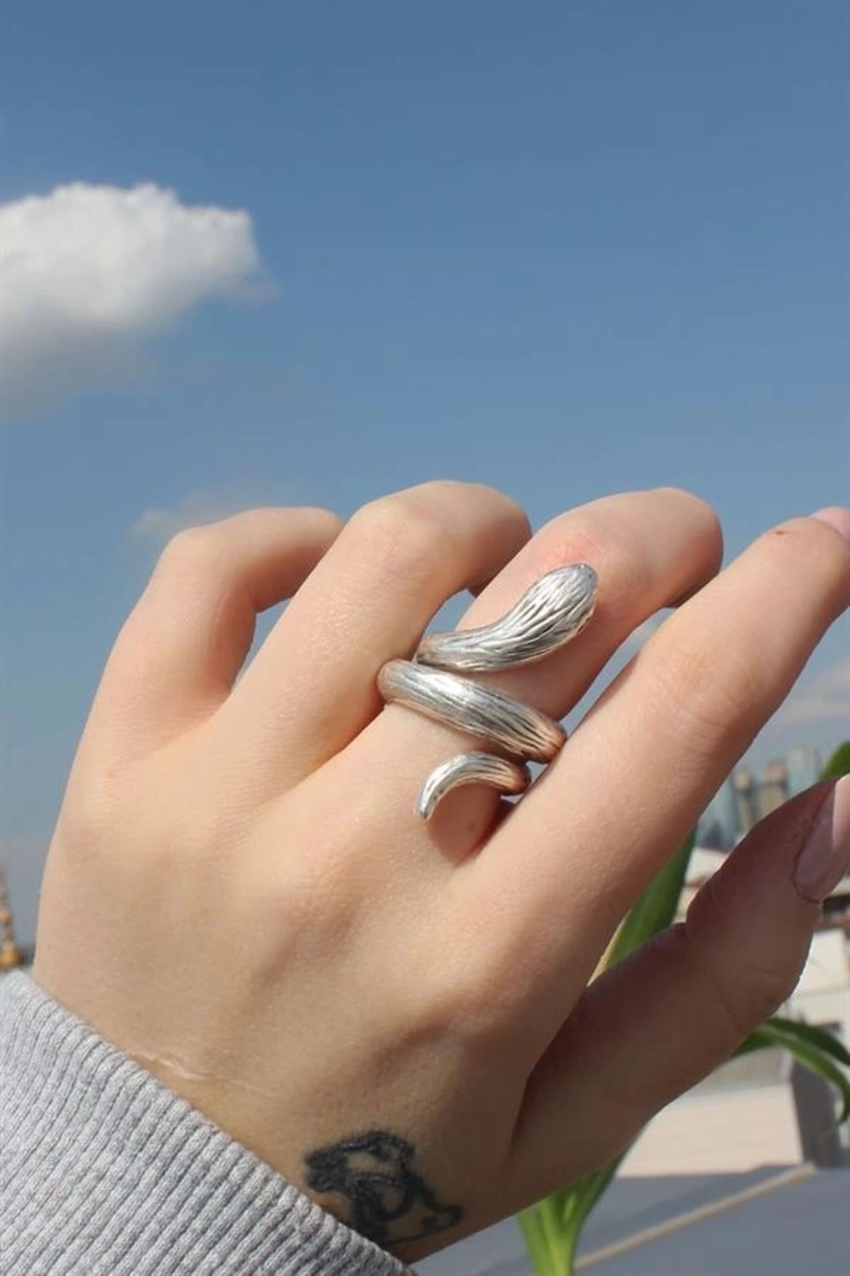Lale Moda Yılan Figürlü Metal Ayarlamalı Antik Yüzük