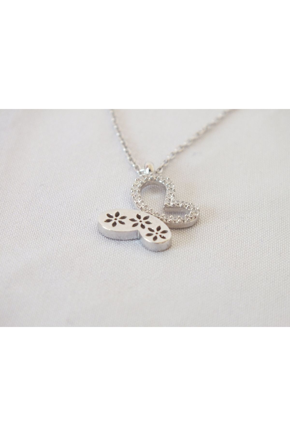 Marmaris Jewellery 925 Ayar Kadın Gümüş Kolye Yıldız Detaylı Kelebek Figürlü Hayalet Zincir Model