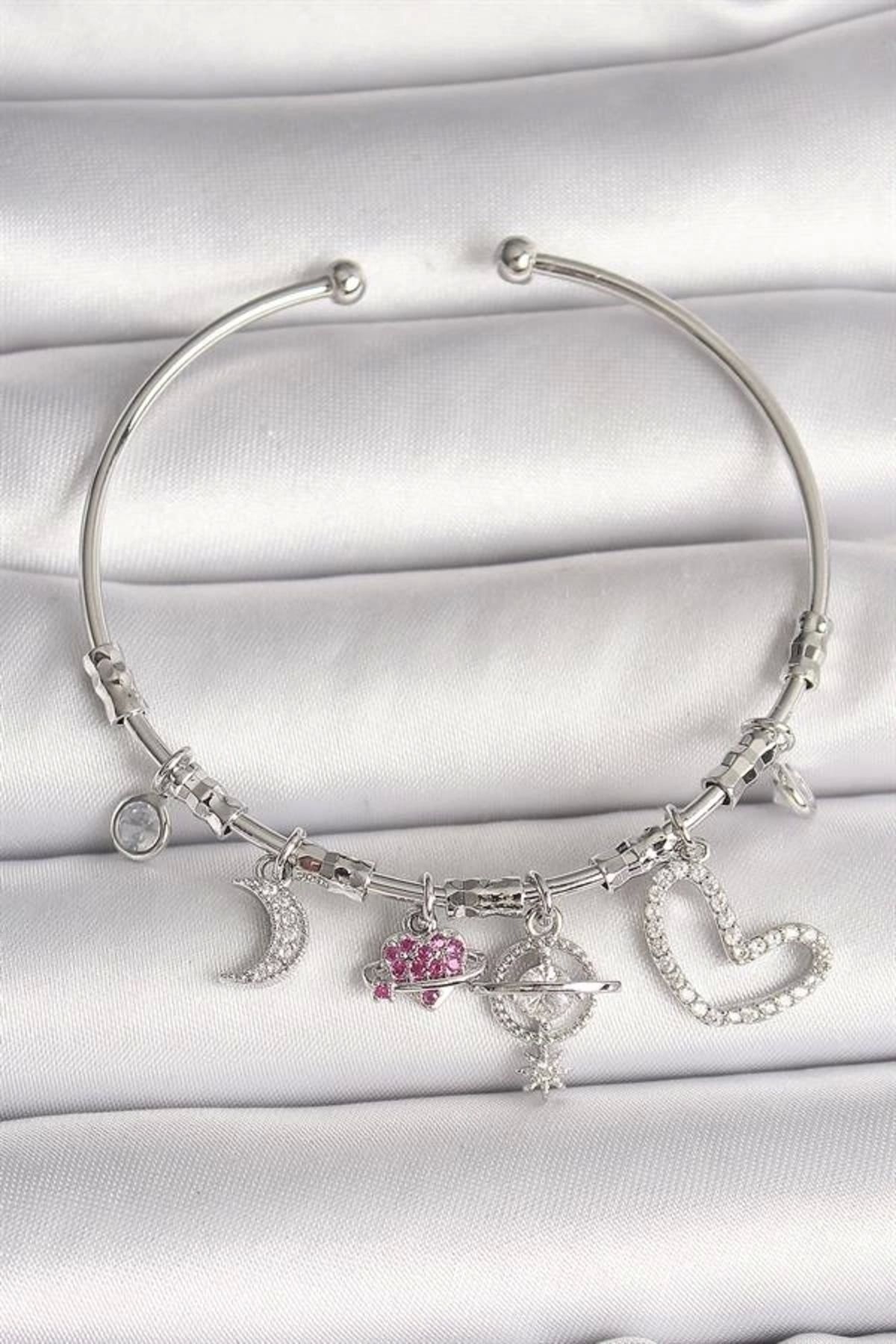 Lale Moda Pirinç Gümüş Renk Sallantı Zirkon Taşlı Gezegen Figür Kalp Detay Charm Kadın Bileklik