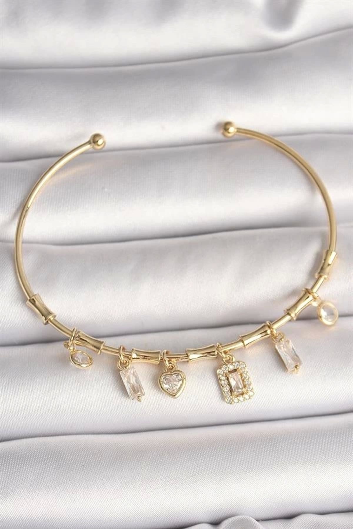 Lale Moda Pirinç Gold Renk Sallantı Zirkon Taşlı Kare Figür Kalp Detay Charm Kadın Bileklik