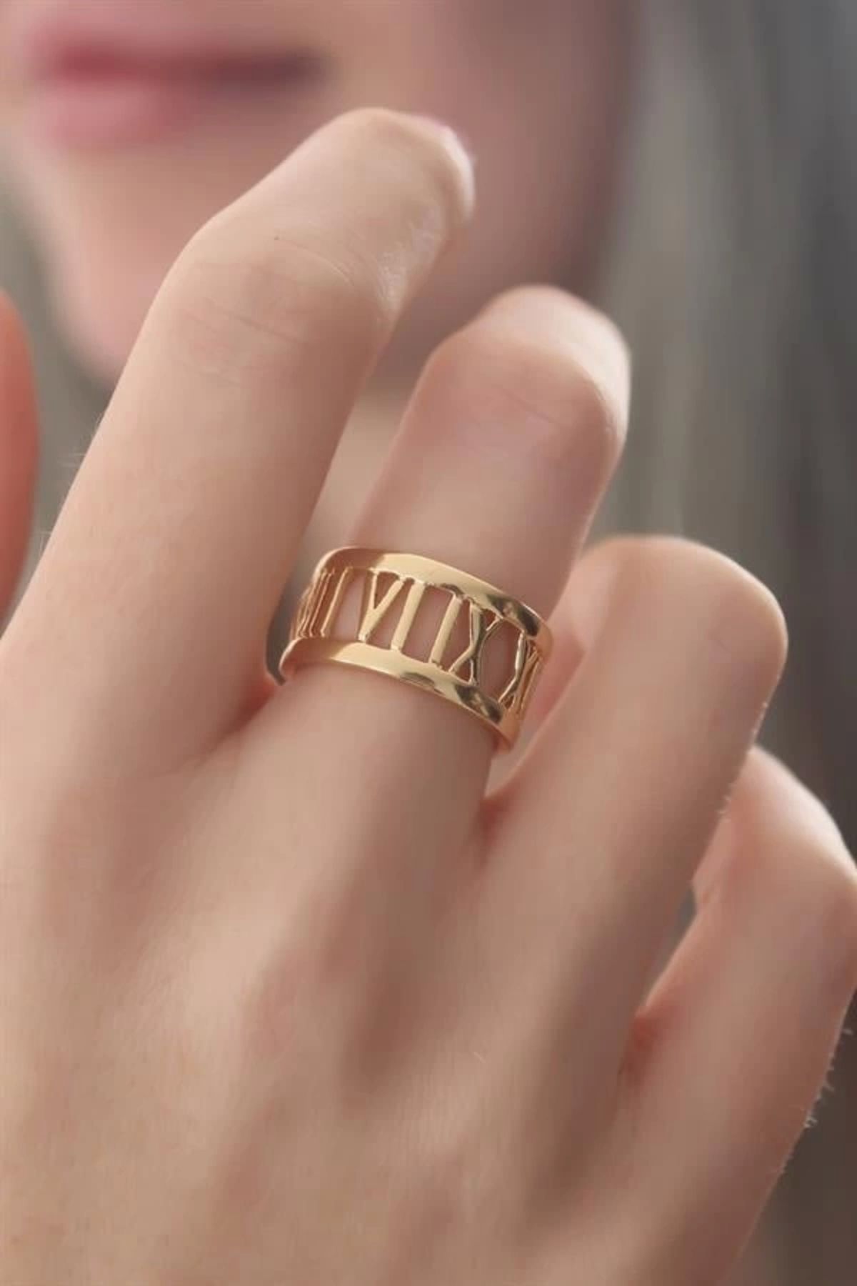 Lale Moda Gold Renk Roma rakam Model Kadın Yüzük