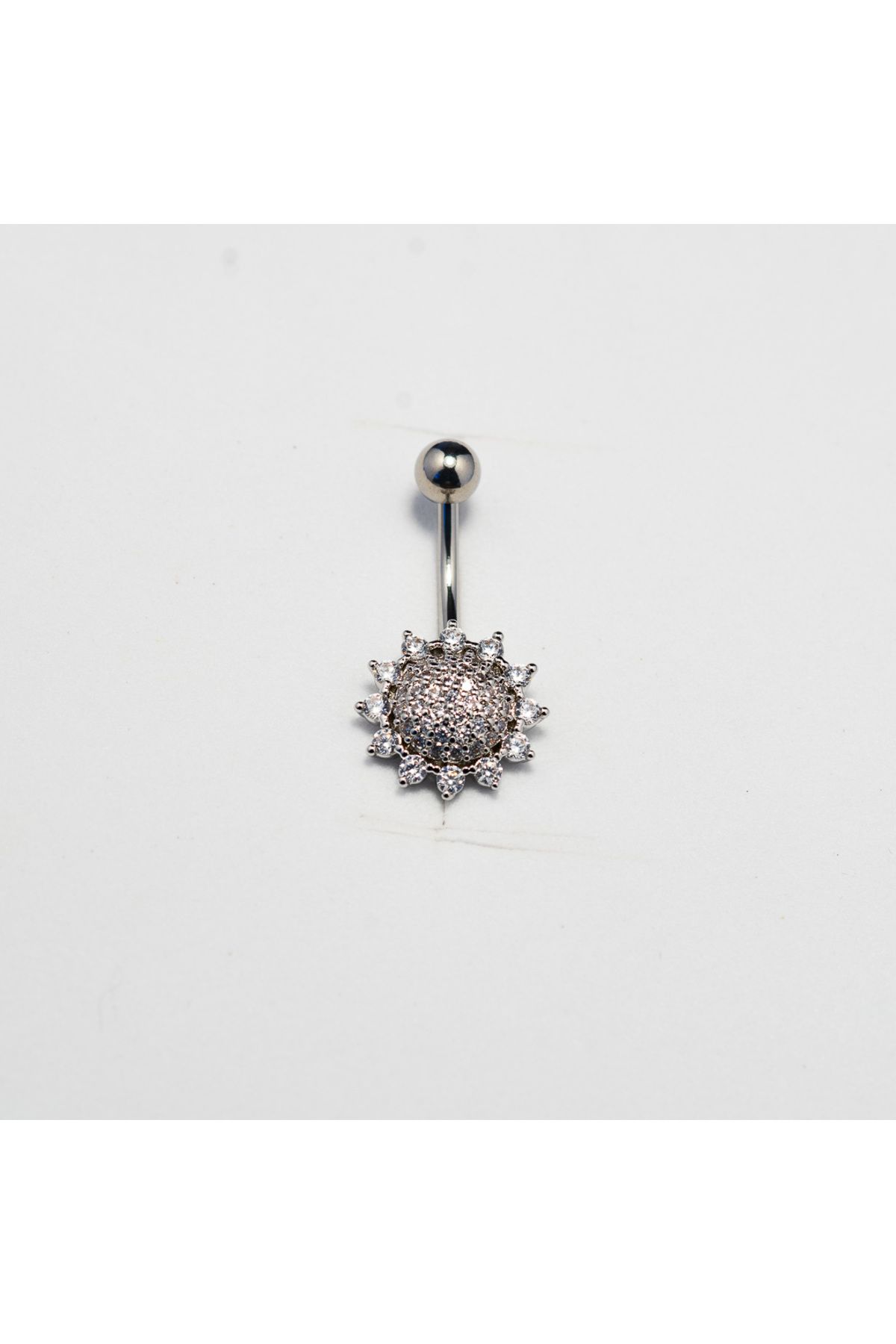 Piercing by Sever AYÇİÇEĞİ PAPATYA ÇİÇEK CERRAHİ ÇELİK GÖBEK BELLY PIERCING… GÜMÜŞ/SILVER RENKLİ ve ŞEFFAF TAŞLI.