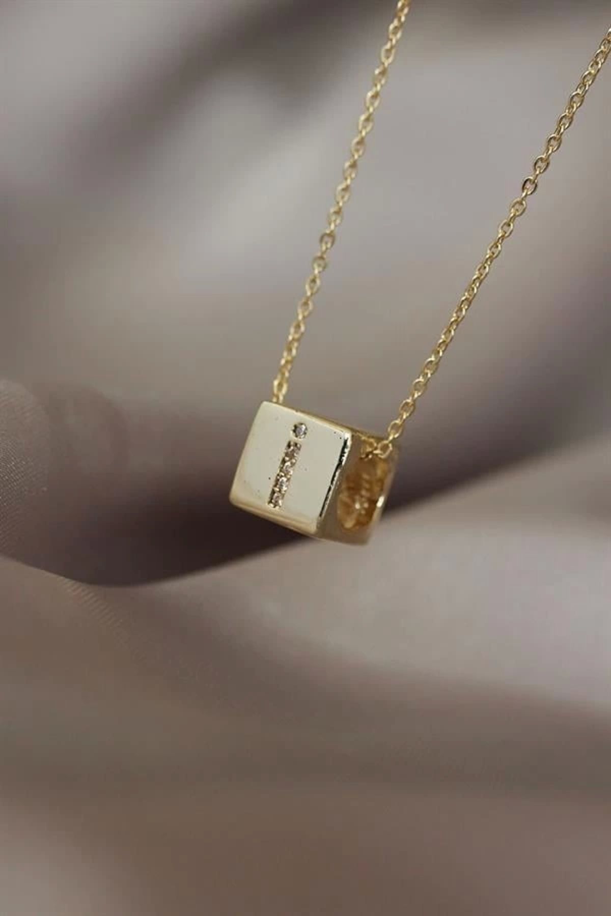Lale Moda Küp Model Gold Renk Zirkon Taşlı İ Harfli Kolye