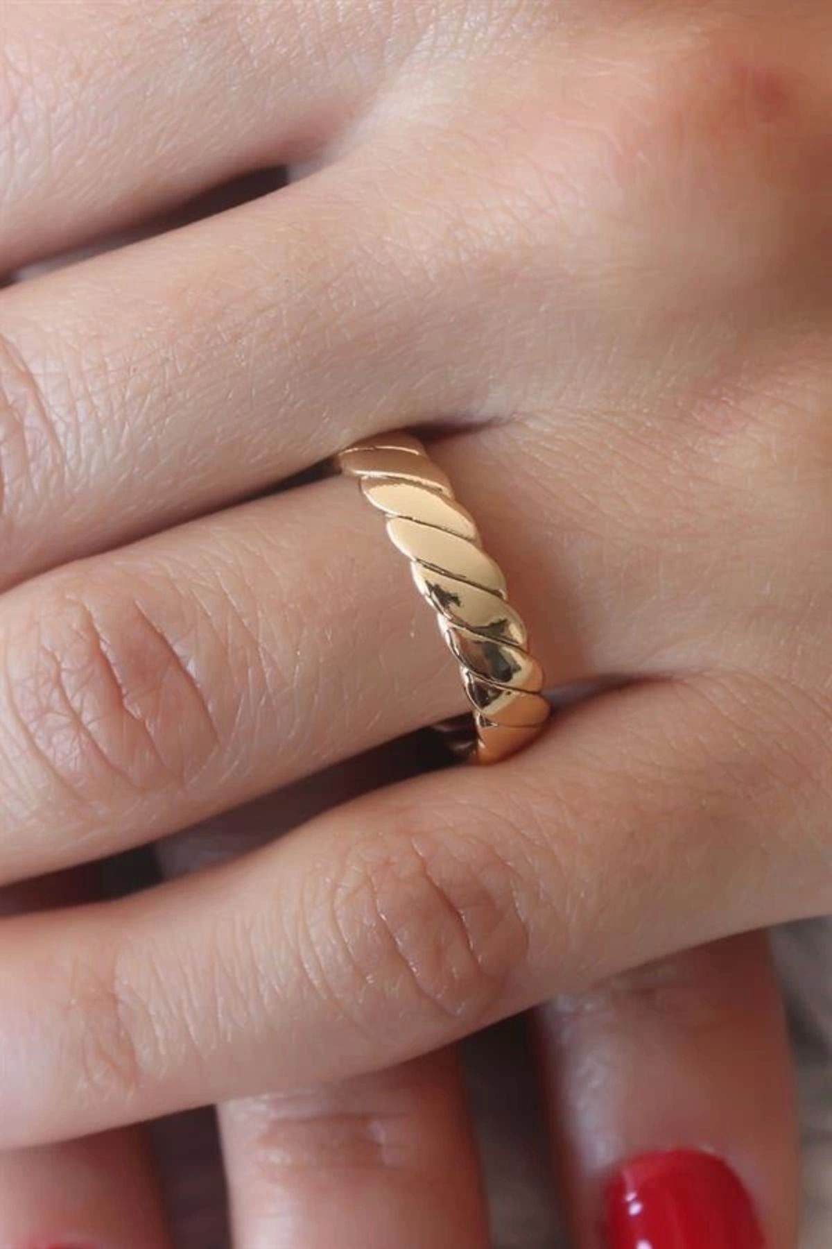 Lale Moda Gold Renk Sarmal Model Kadın Yüzük