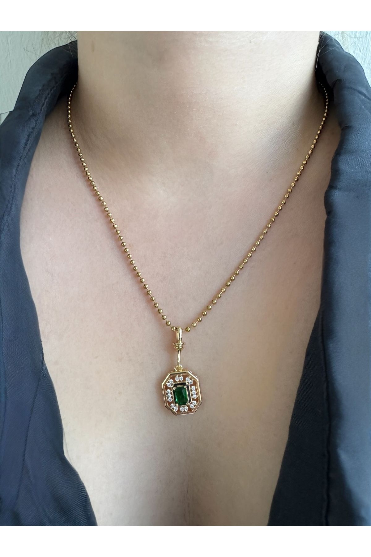 Gilia Jewelry Çelik Serenay Kolye Zümrüt Taşlı Yeşil Kare Kolye