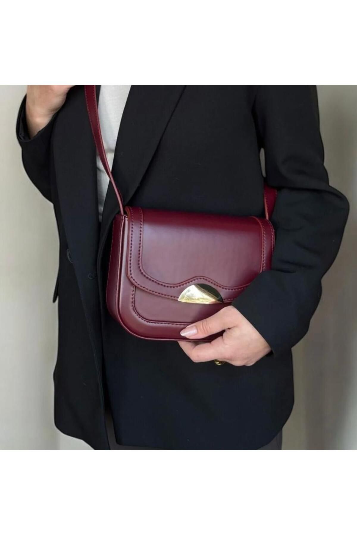 ST Bags Kadın Klasik Görünümlü Gold Tokalı Ayarlanabilir Çapraz Askılı Çanta