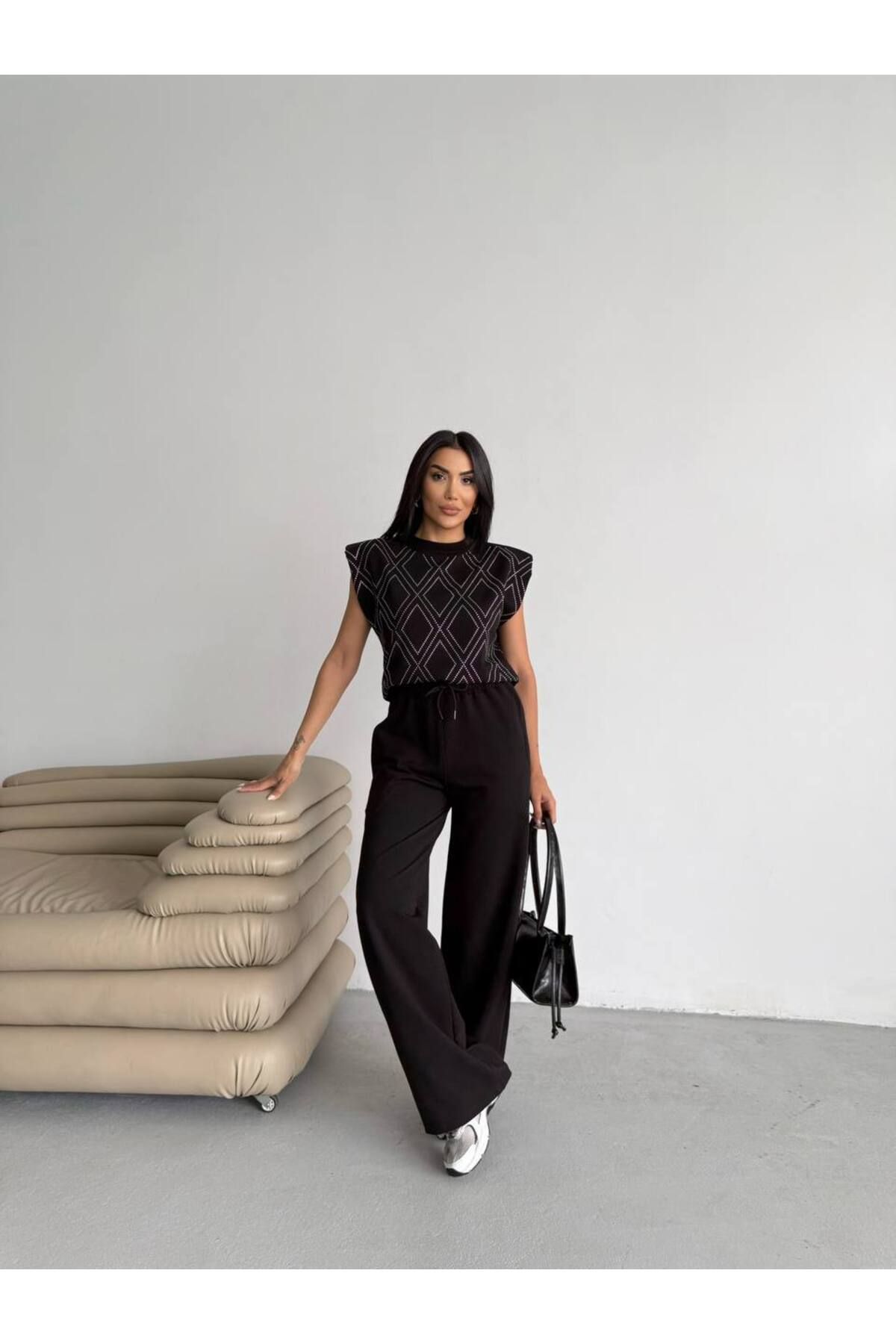 Castivo Fashion Taş Detaylı Omuz Vatkalı Bluz & Geniş Paça Pantolon 2'li Takım
