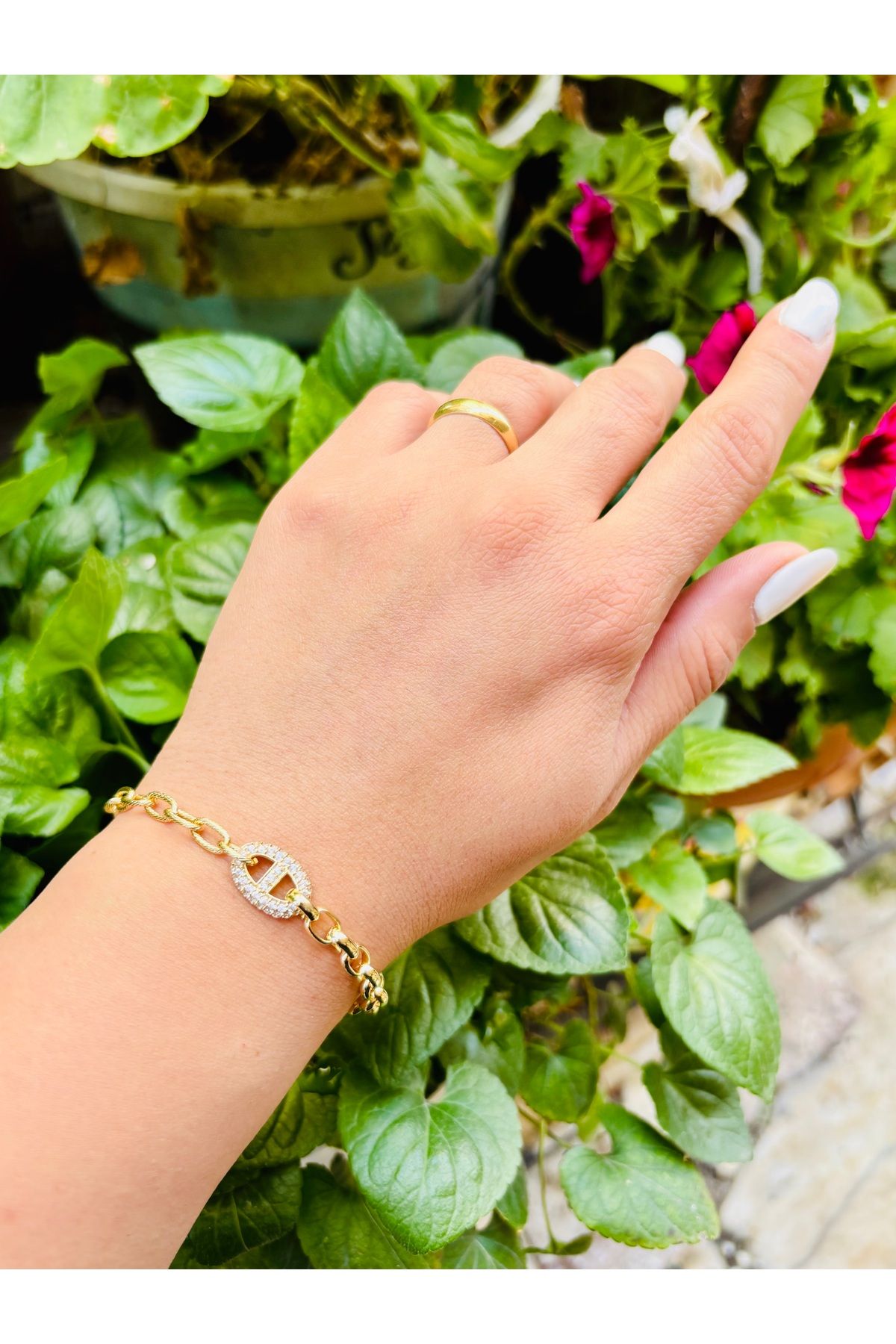 henahera accessory Zirkon Taşlı Elips Detaylı 14k Altın Kaplama Button Bileklik