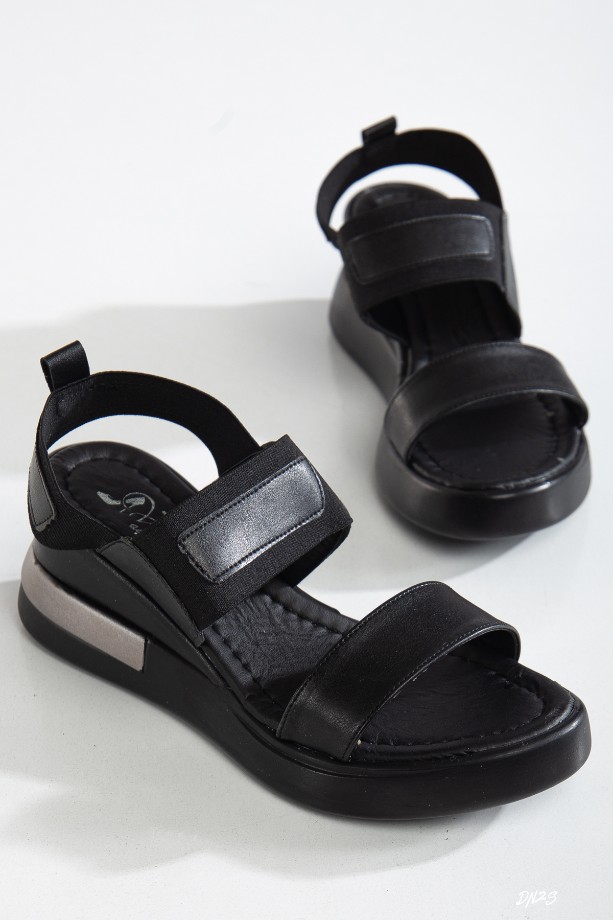DN2S-High Sole Sandals 3