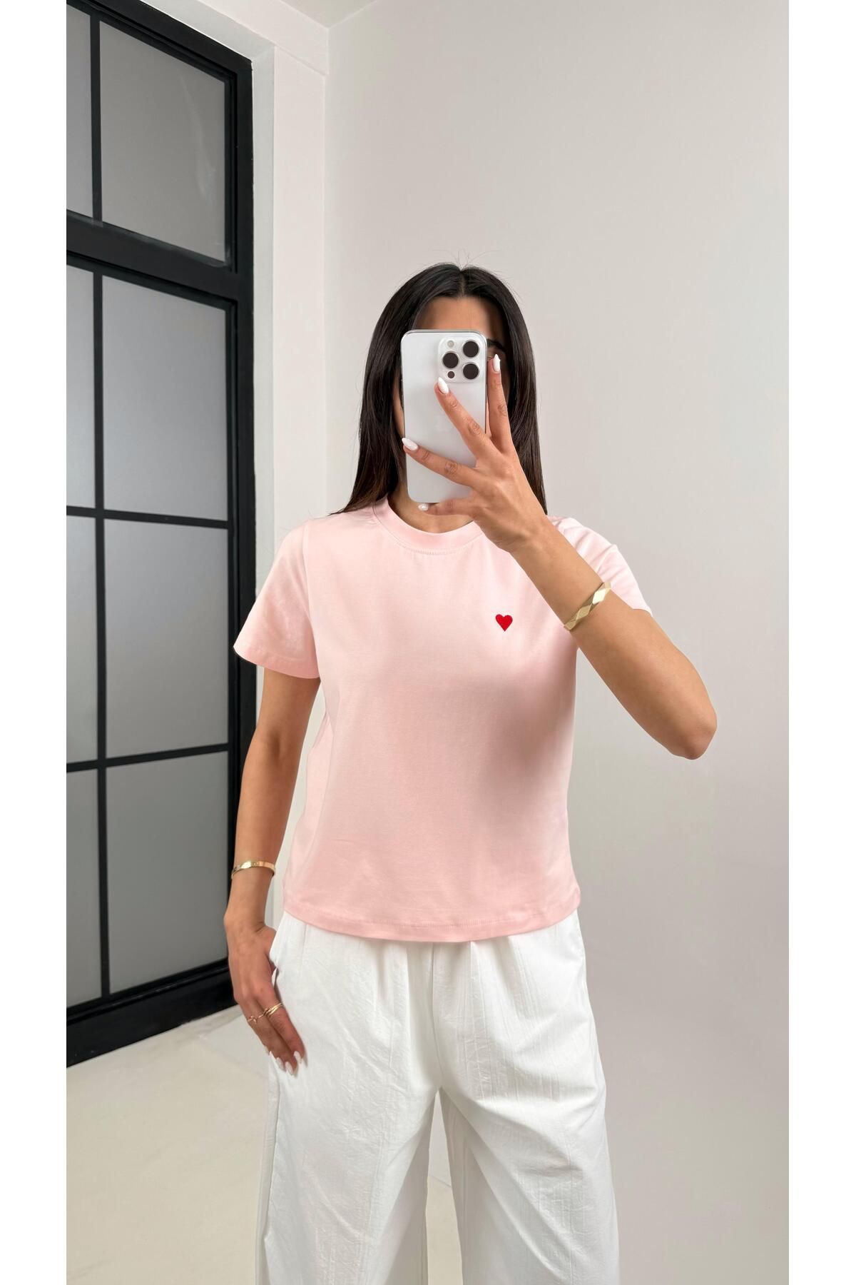 Gaus Somon Yaka Kalp İşlemeli Tshirt Gaus00361