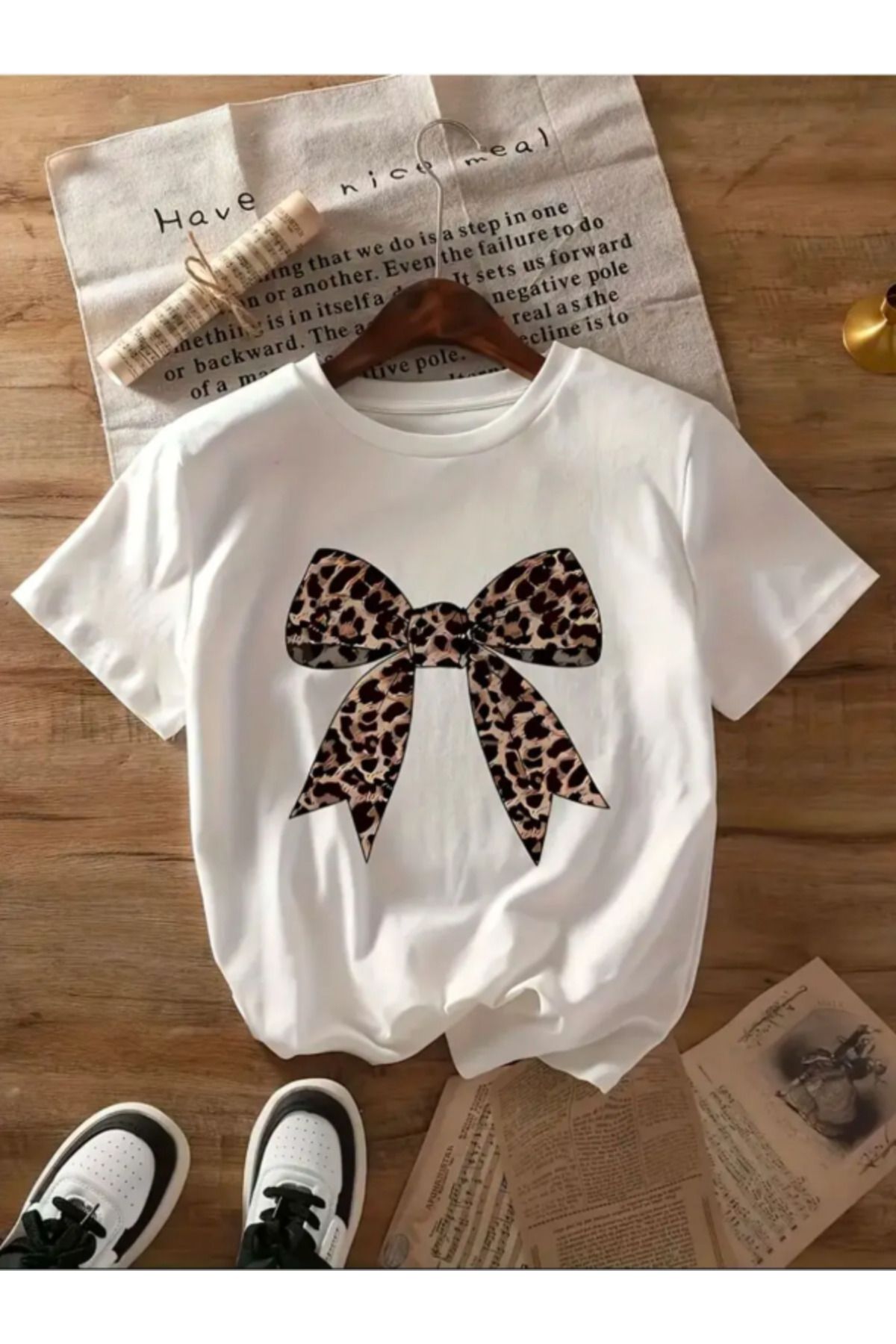 Trend Sizde Unisex Leopar Desenli Kurdele Özel Tasarım Ön Baskılı Tasarım Tshirt
