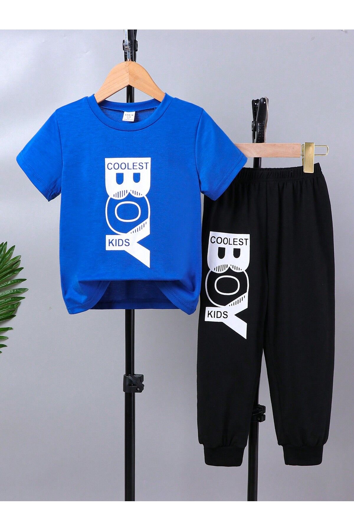 aynewmoda Yaz mevsimine uygun mesajlı ve baskılı tasarımlı kısa kollu tişört ve pantolon takımı. sokak stili