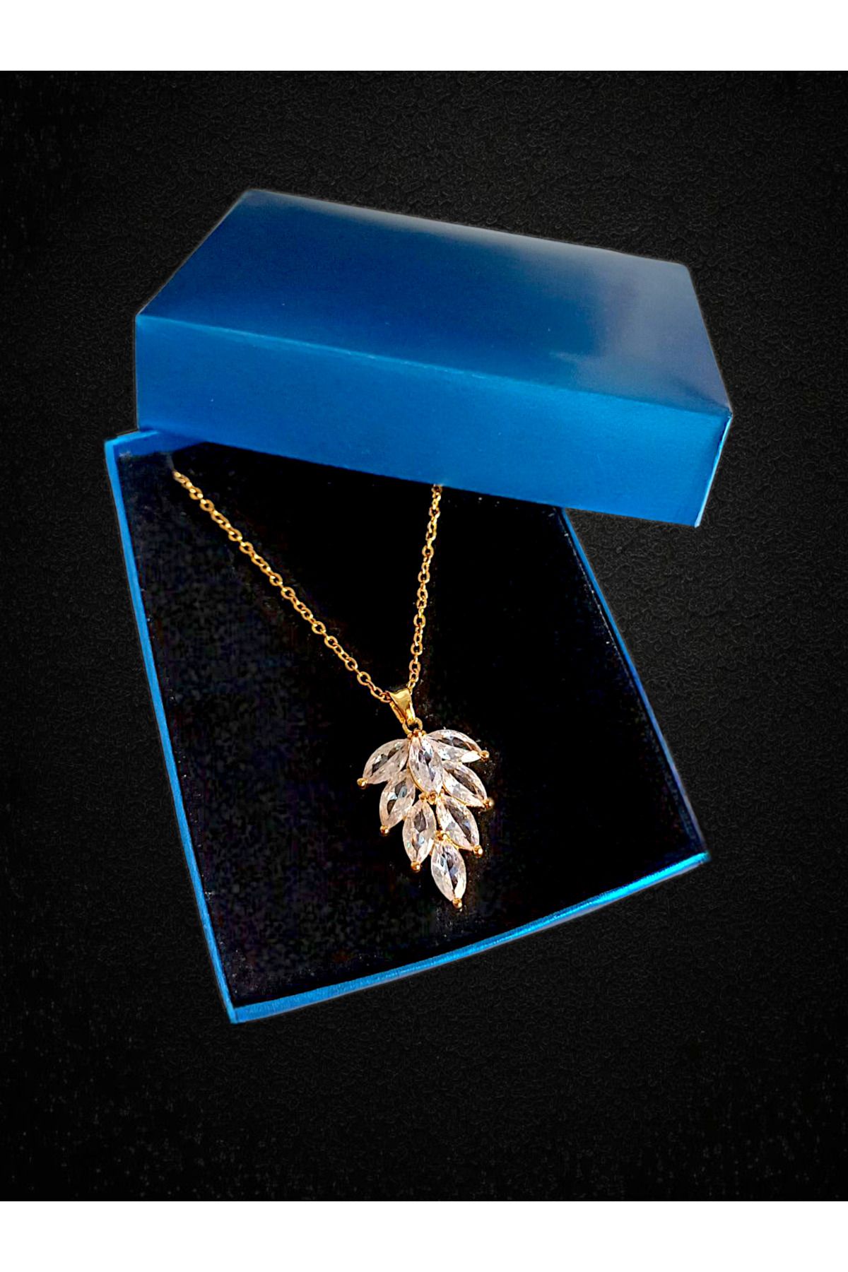 anonim Yaprak Motifli Zirkon Taşlı Gold Renk Paslanmaz Kararmaz Çelik Kolye - Şık Hediye Kutulu