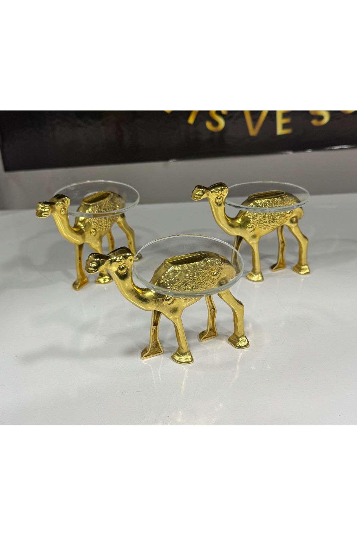 Elzemm store DEKORATİF GOLD DEVE AKSESUARI AYAKLI 3 ADET CAM LOKUMLUK KAHVE YANI
