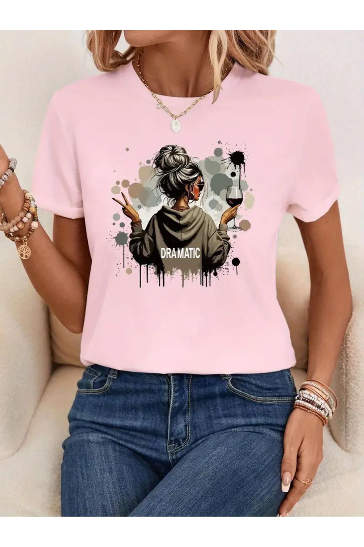 aynewmoda Kadınlar için şık kız baskılı kısa kollu yuvarlak yakalı tişört günlük kullanıma uygundur