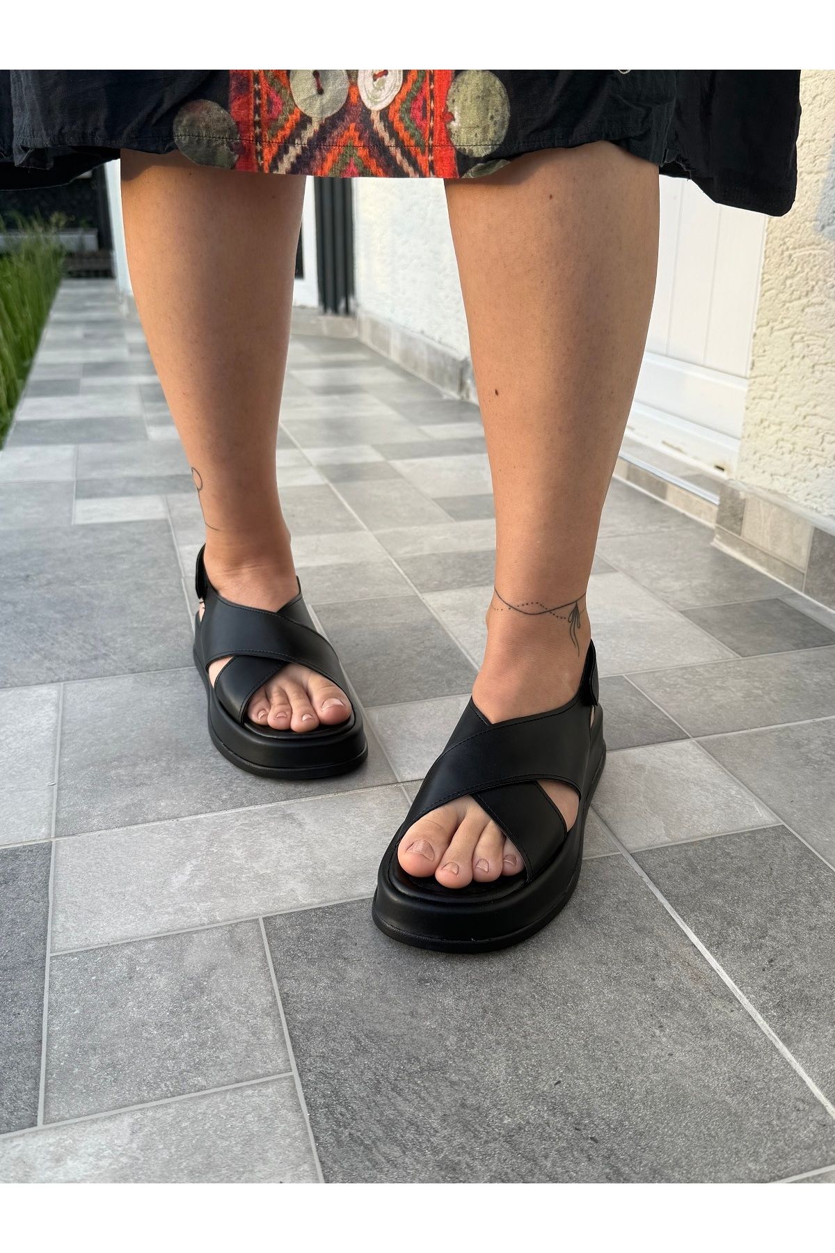 BURCU COLLECTİON Elina Cırt Detaylı Siyah Çapraz Kadın Sandalet