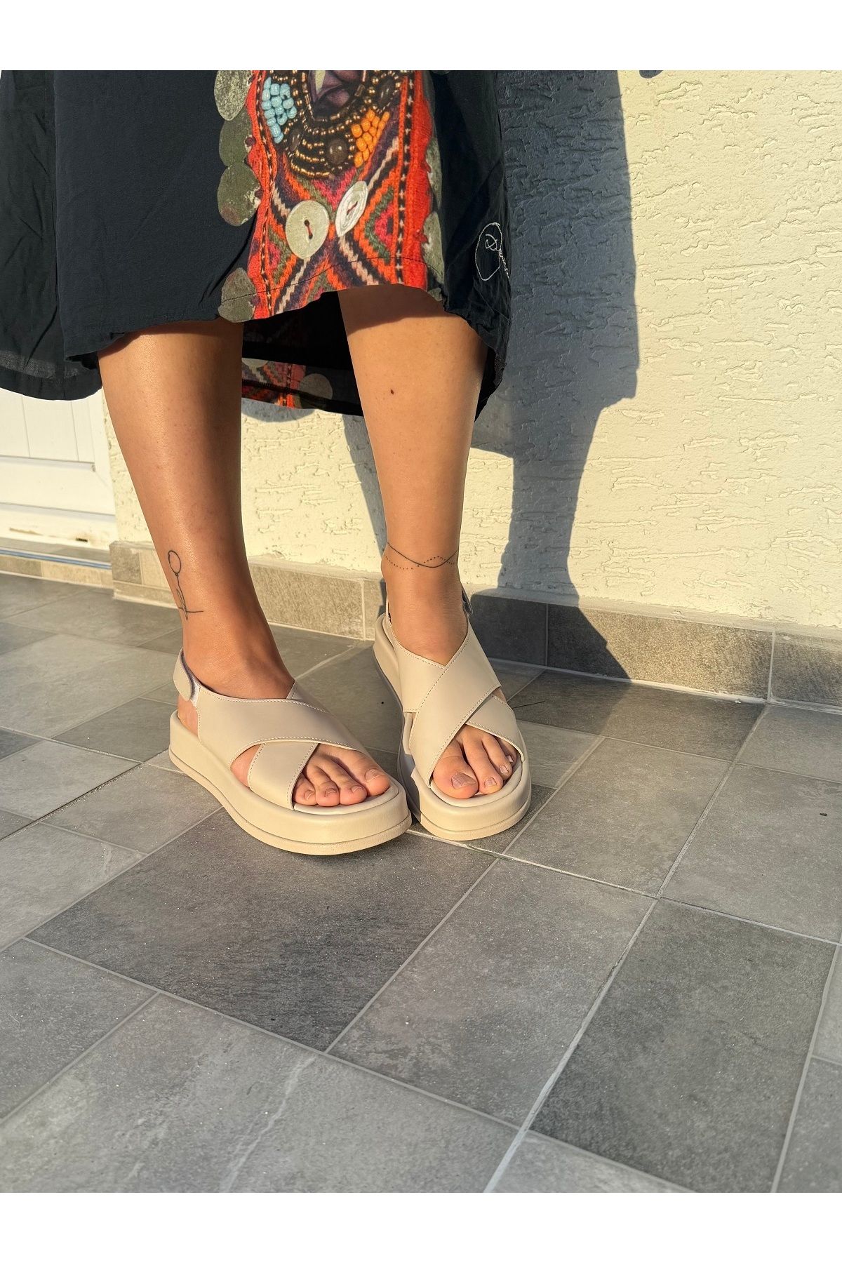 BURCU COLLECTİON Elina Cırt Detaylı Bej Çapraz Kadın Sandalet