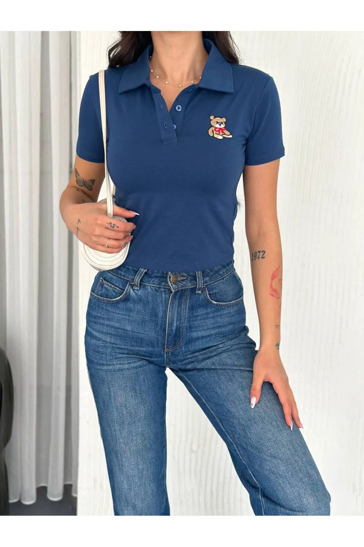 gozdefashion Kadın Ayıcık Nakış Detaylı Yakalı T-Shirt