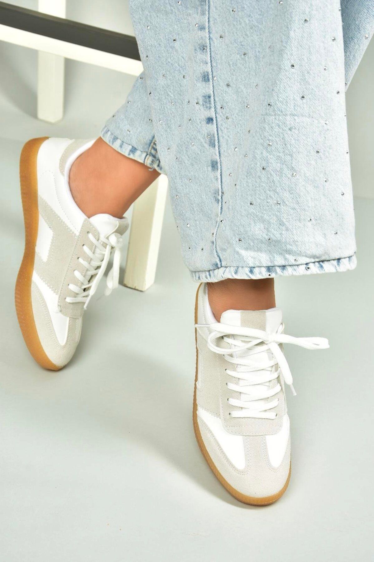Fox Shoes U652857302 Beyaz/Gri Süet Kadın Spor Ayakkabı Sneakers