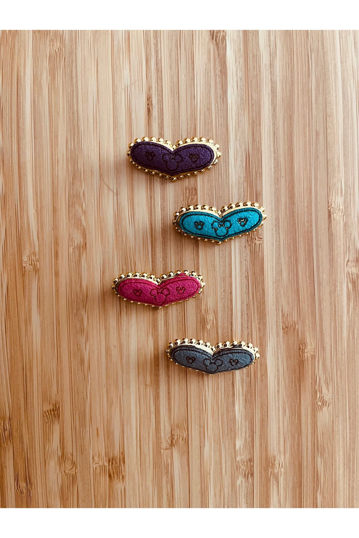 Öztürk Kilitli Şal ve Eşarp İğnesi. 4 adet. Renkli. 18mm x 4 cm. Stokta olan renk (varyant) gönderilir.