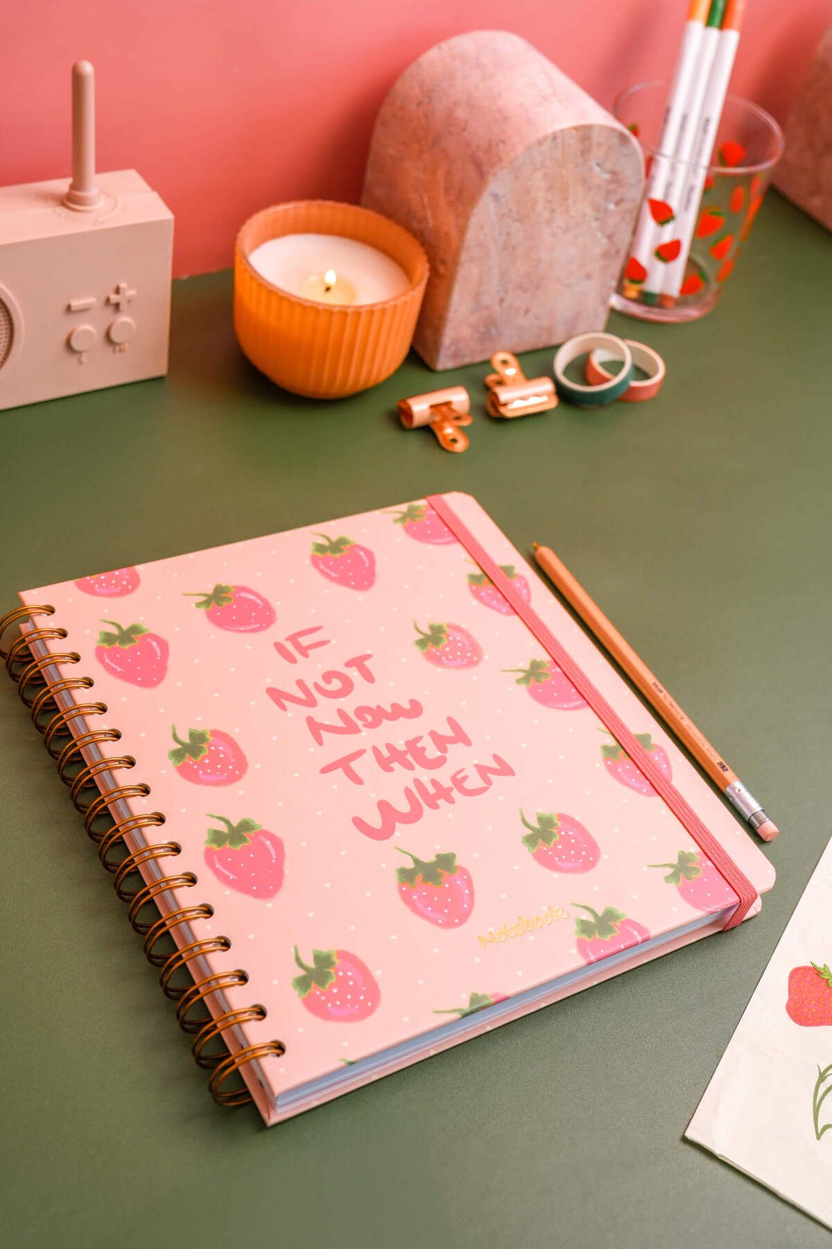 Matt Notebook-19x21 cm Pătrat Elastic Spiral Copertă Tare Blocnotes Căpșuni cu rigle 2