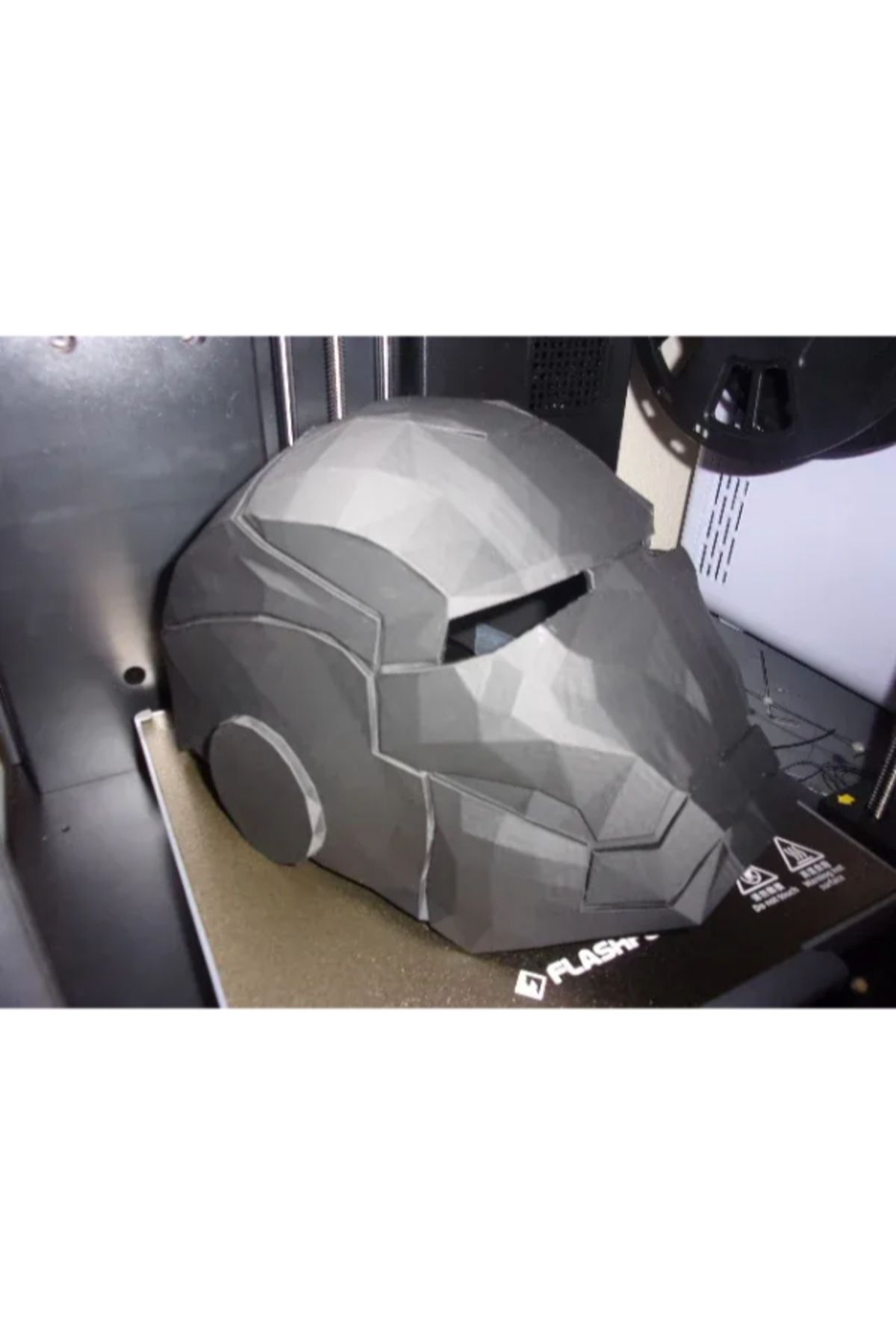 3d model s Iron Man Maskesi – Detaylı Tasarım ve 3D Baskı