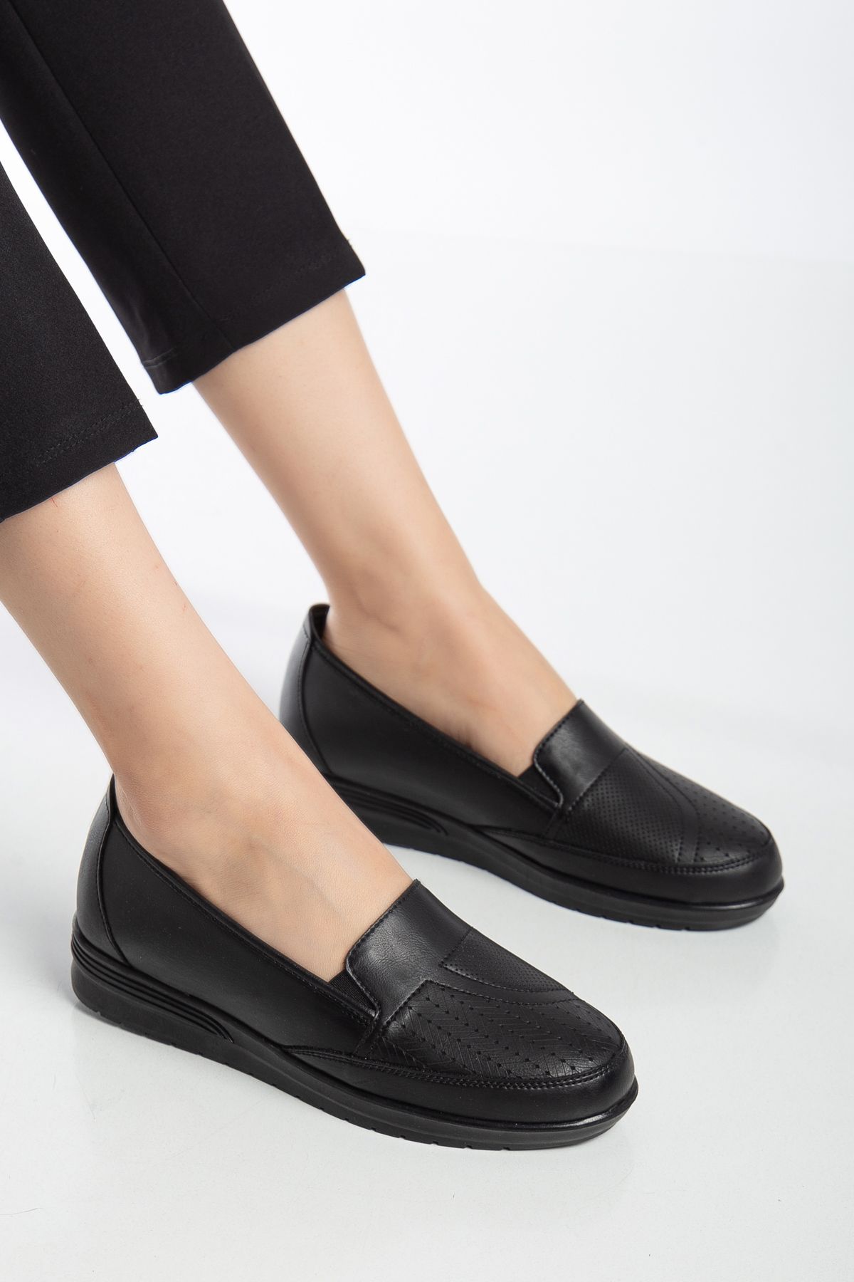THE FRİDA SHOES Alçak Ortopedik Taban Günlük Yumuşak İçi Deri Kadın Ayakkabı Fr956