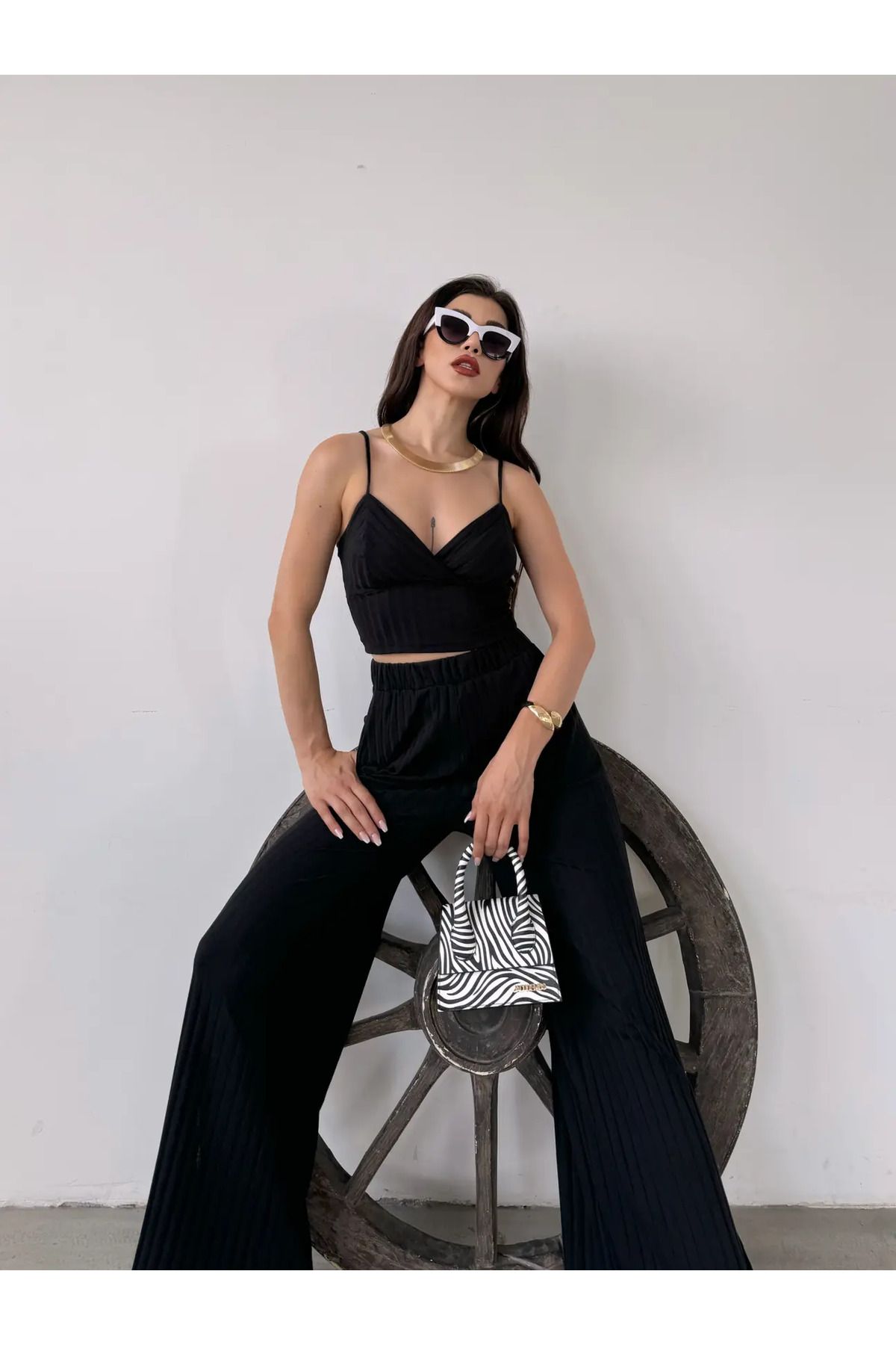 Lumina Whisper İp Askılı Crop Bluz Ve Yırtmaç Detaylı Pantolon İkili Takım