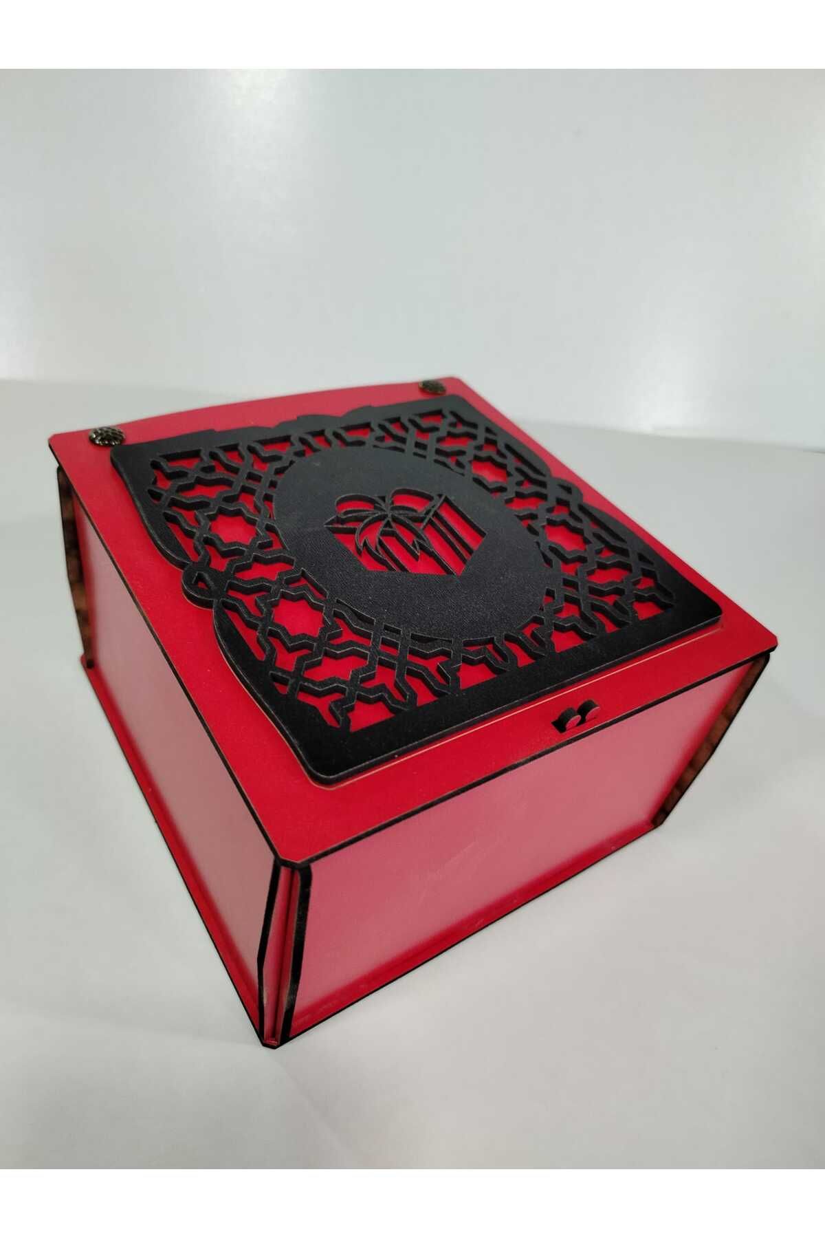 Vuslat Hediyelik KIRMIZI AHŞAP HEDİYE KUTUSU SİYAH DEKOR (15X15 CM) 9 CM YÜKSEKLİK