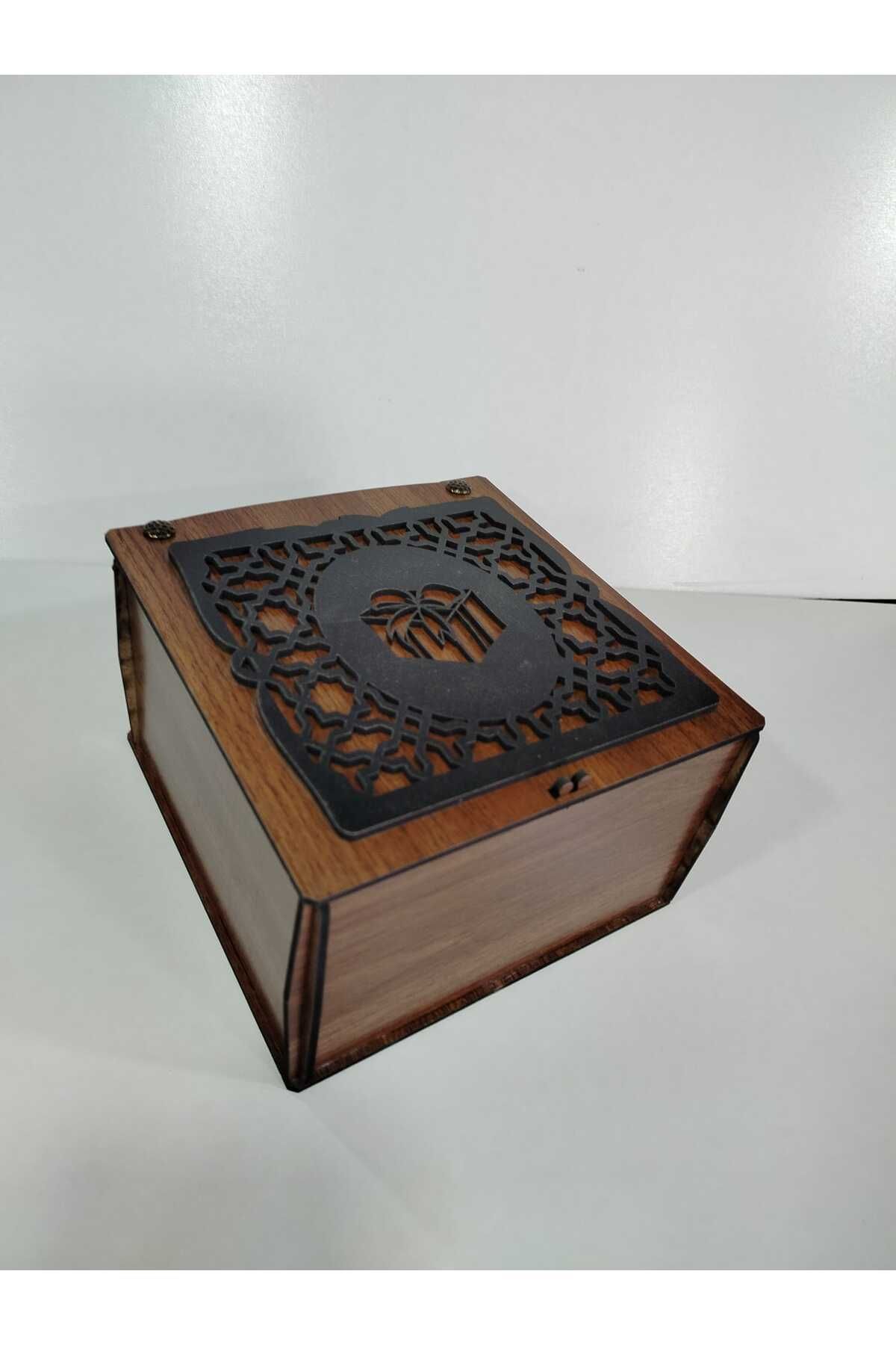 Vuslat Hediyelik KAHVERENGİ AHŞAP HEDİYE KUTUSU SİYAH DEKOR (15X15 CM) 9 CM YÜKSEKLİK